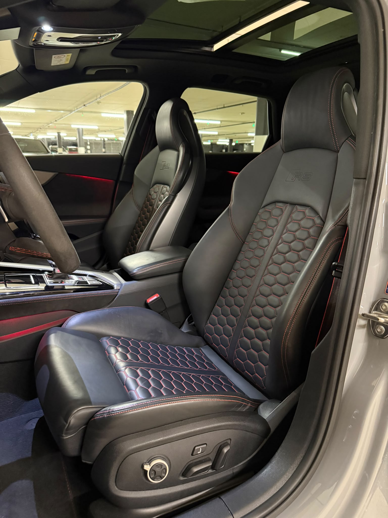 AUDI RS4 Avant quattro tiptronic-image-11