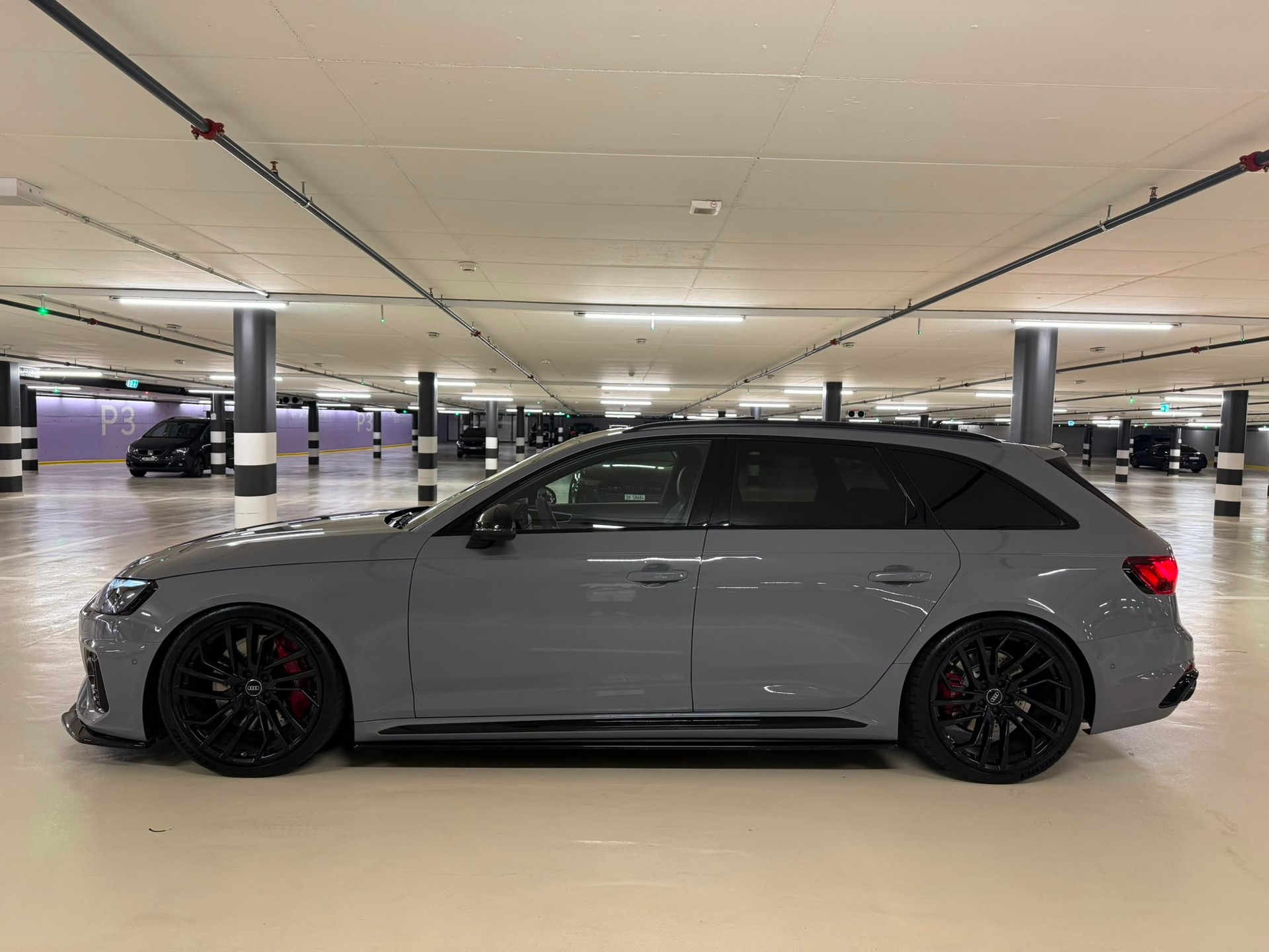 AUDI RS4 Avant quattro tiptronic-image-1