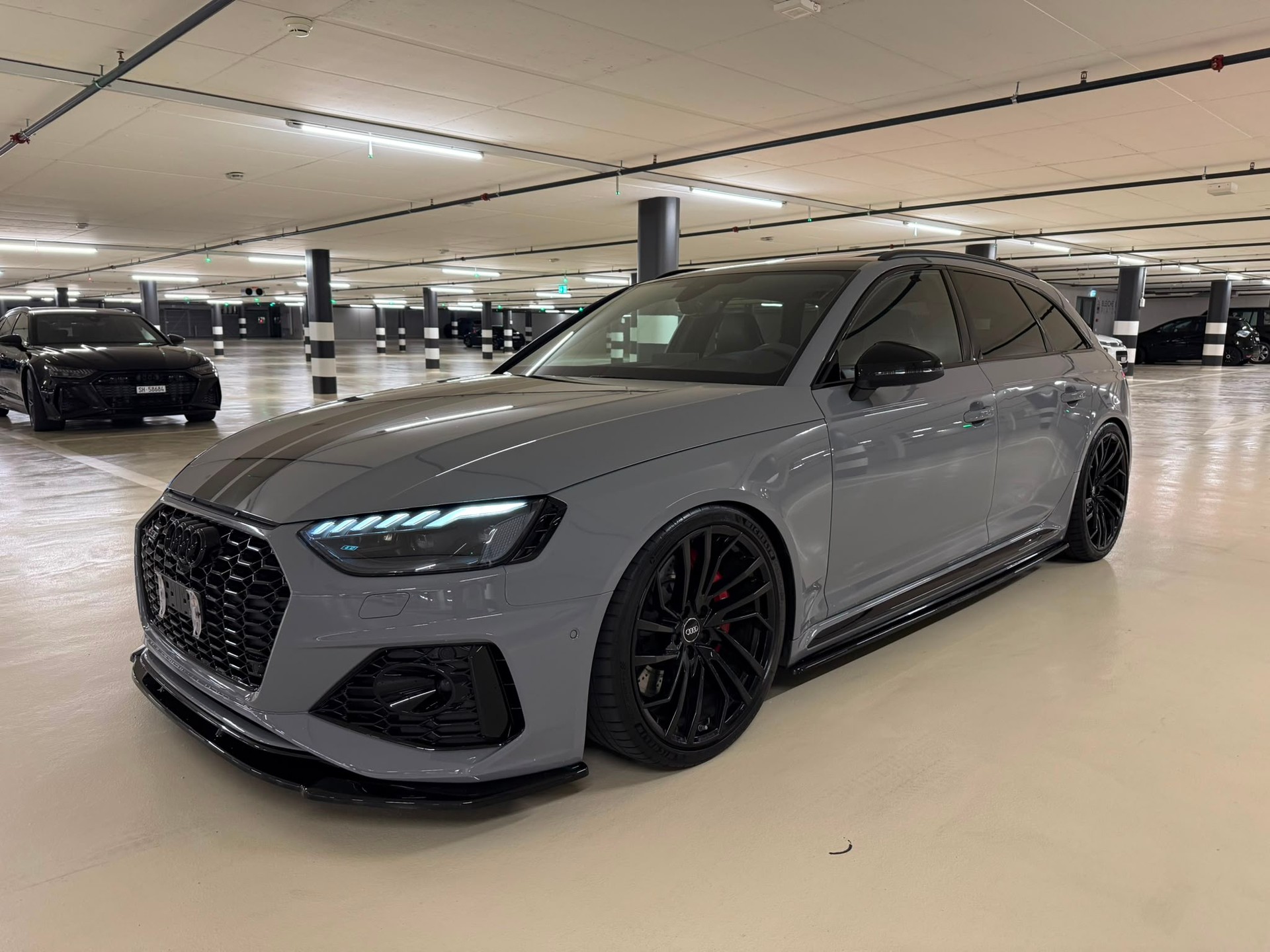 AUDI RS4 Avant quattro tiptronic-image-0