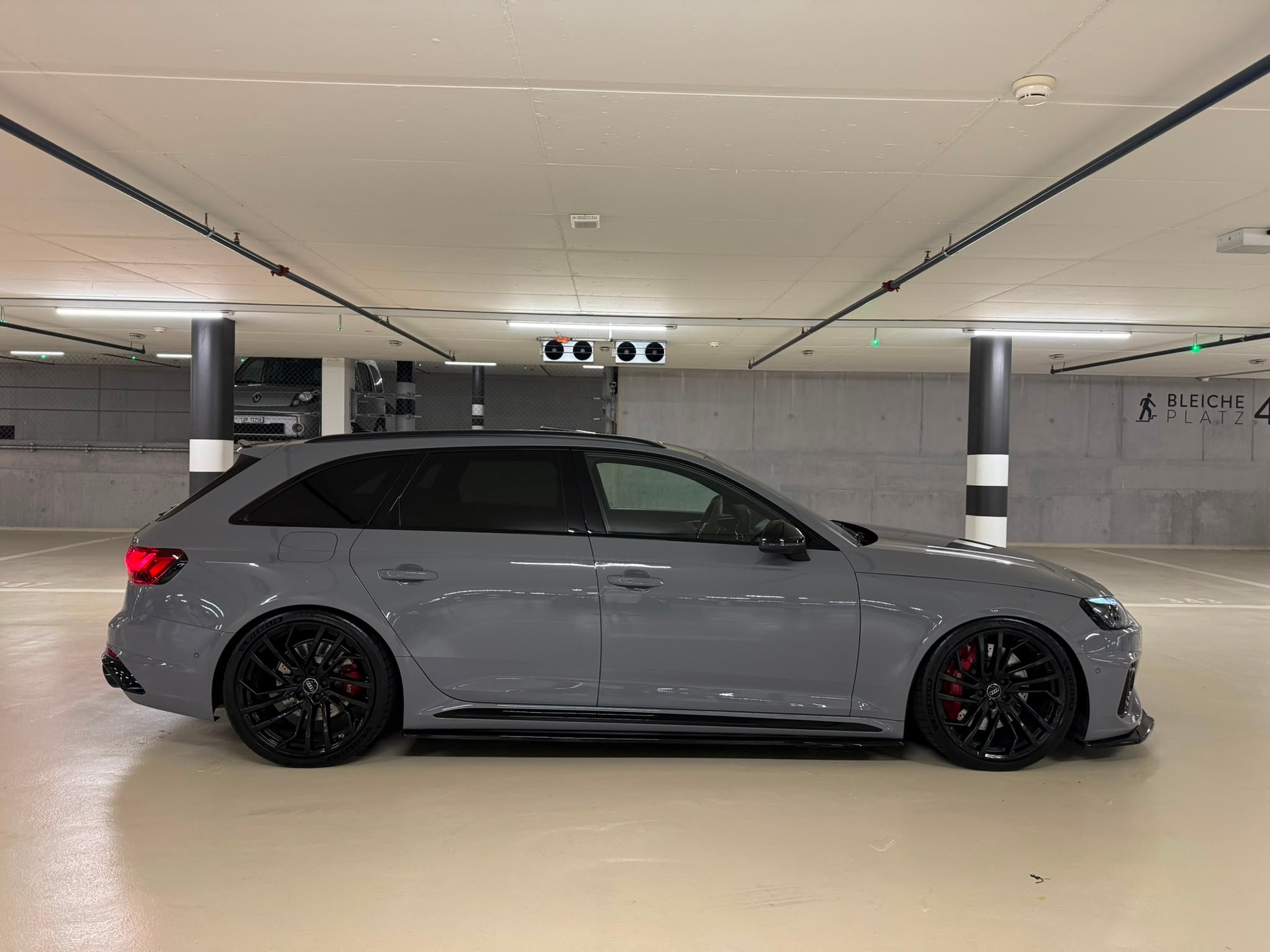 AUDI RS4 Avant quattro tiptronic-image-5