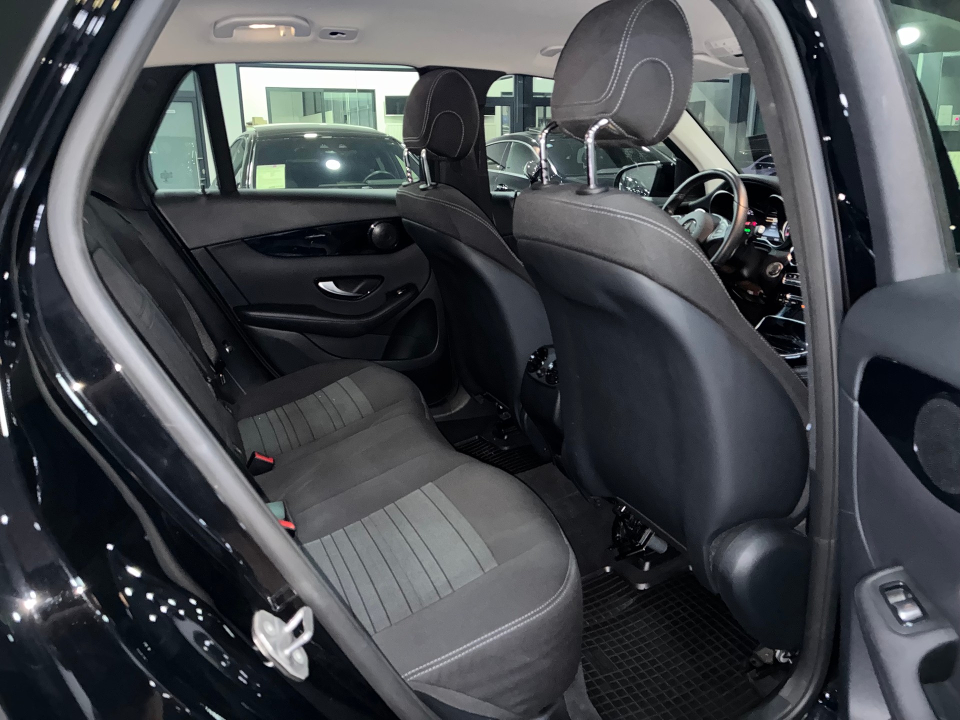 MERCEDES-BENZ GLC 350 e 4Matic 7G-Tronic-image-12