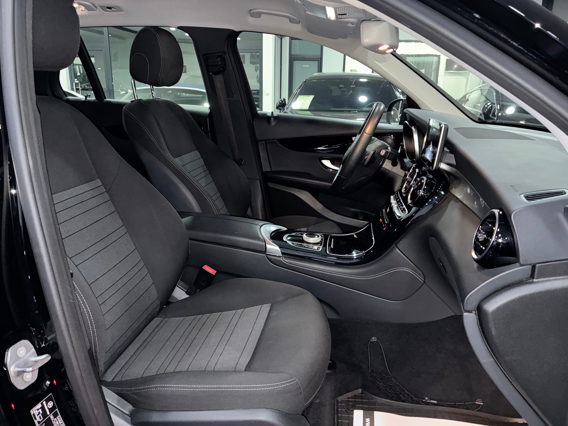 MERCEDES-BENZ GLC 350 e 4Matic 7G-Tronic-image-11