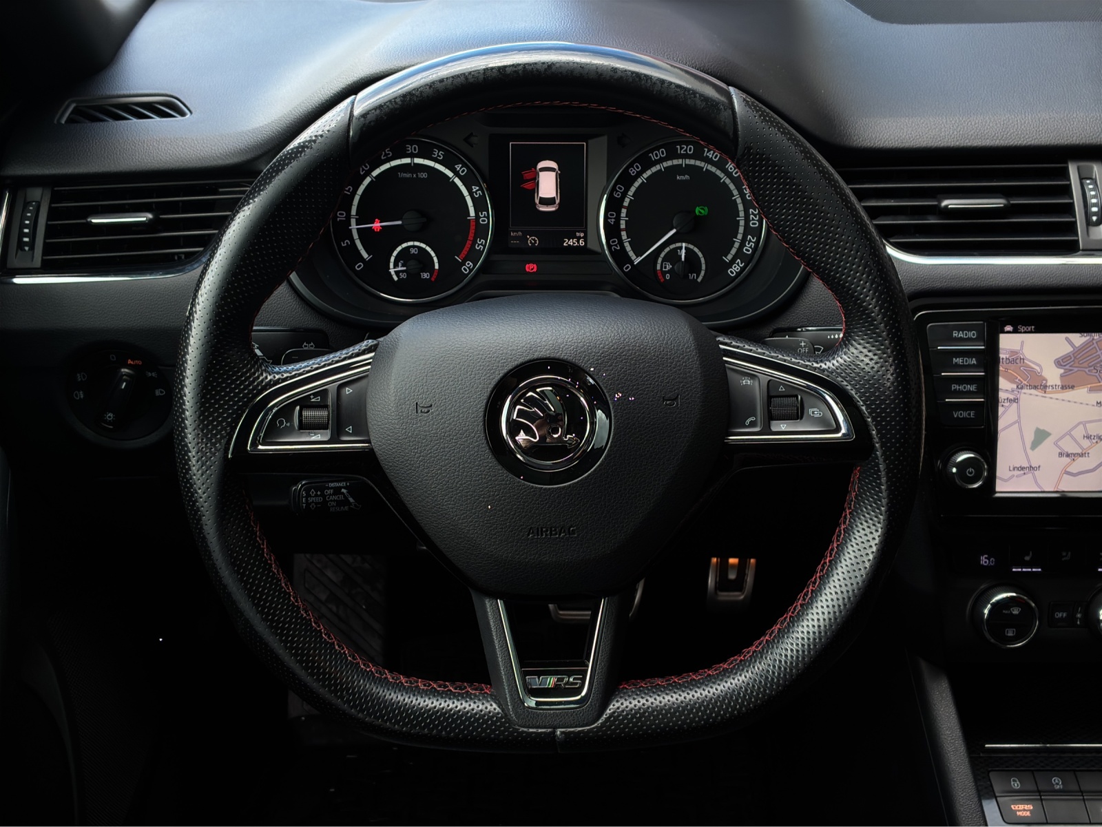 SKODA Octavia Combi 2.0 TDI 184 RS DSG-image-11