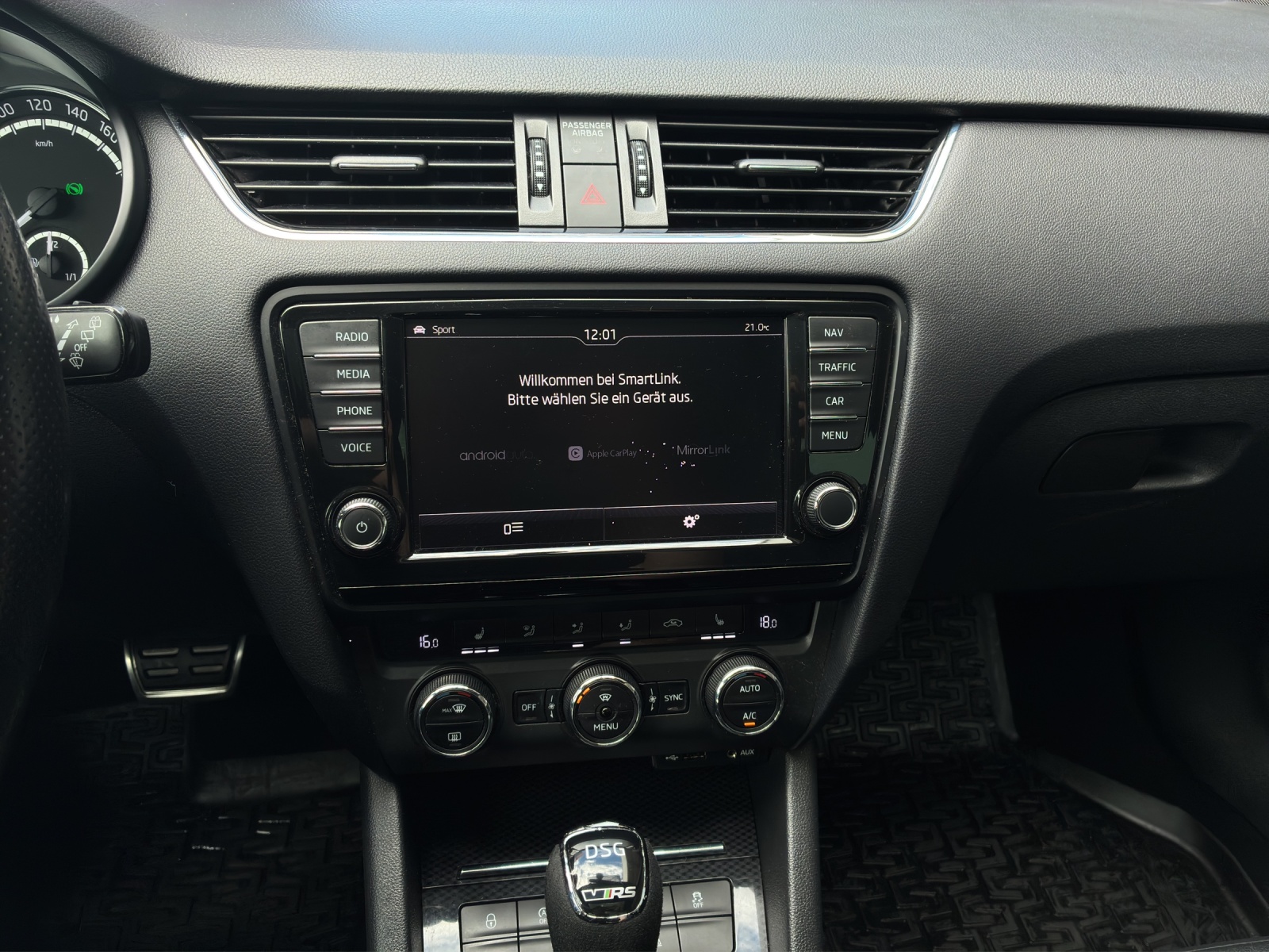 SKODA Octavia Combi 2.0 TDI 184 RS DSG-image-17