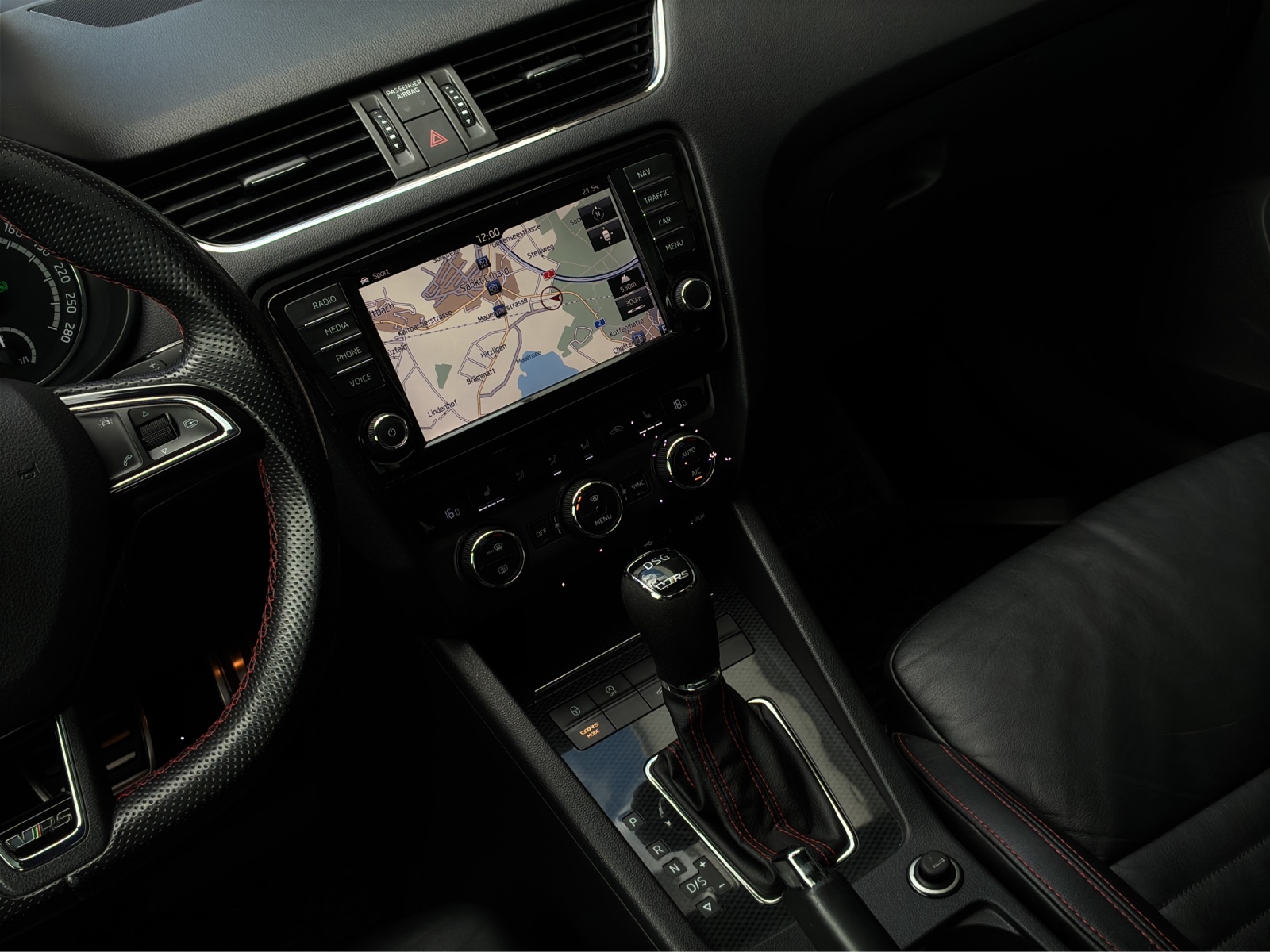 SKODA Octavia Combi 2.0 TDI 184 RS DSG-image-12