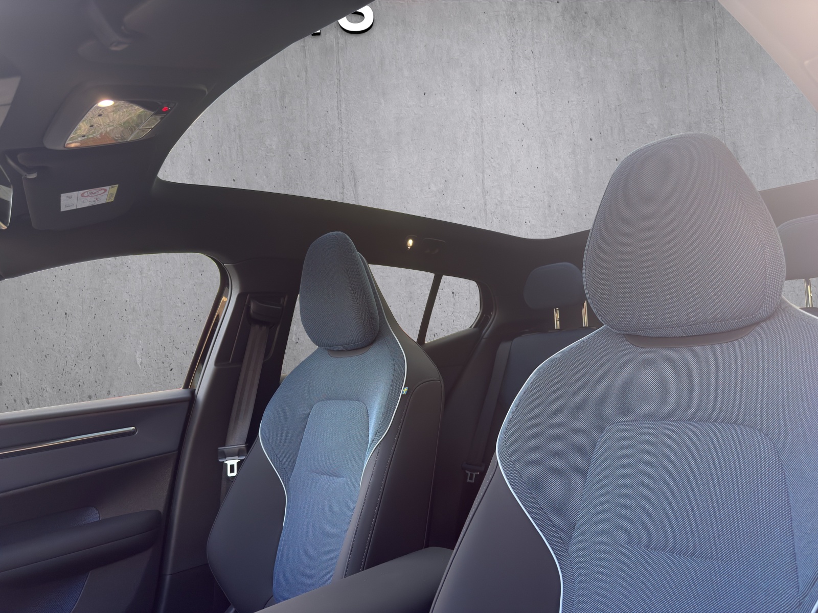 VOLVO EX30 P8 69 kWh AWD Ultra-image-13