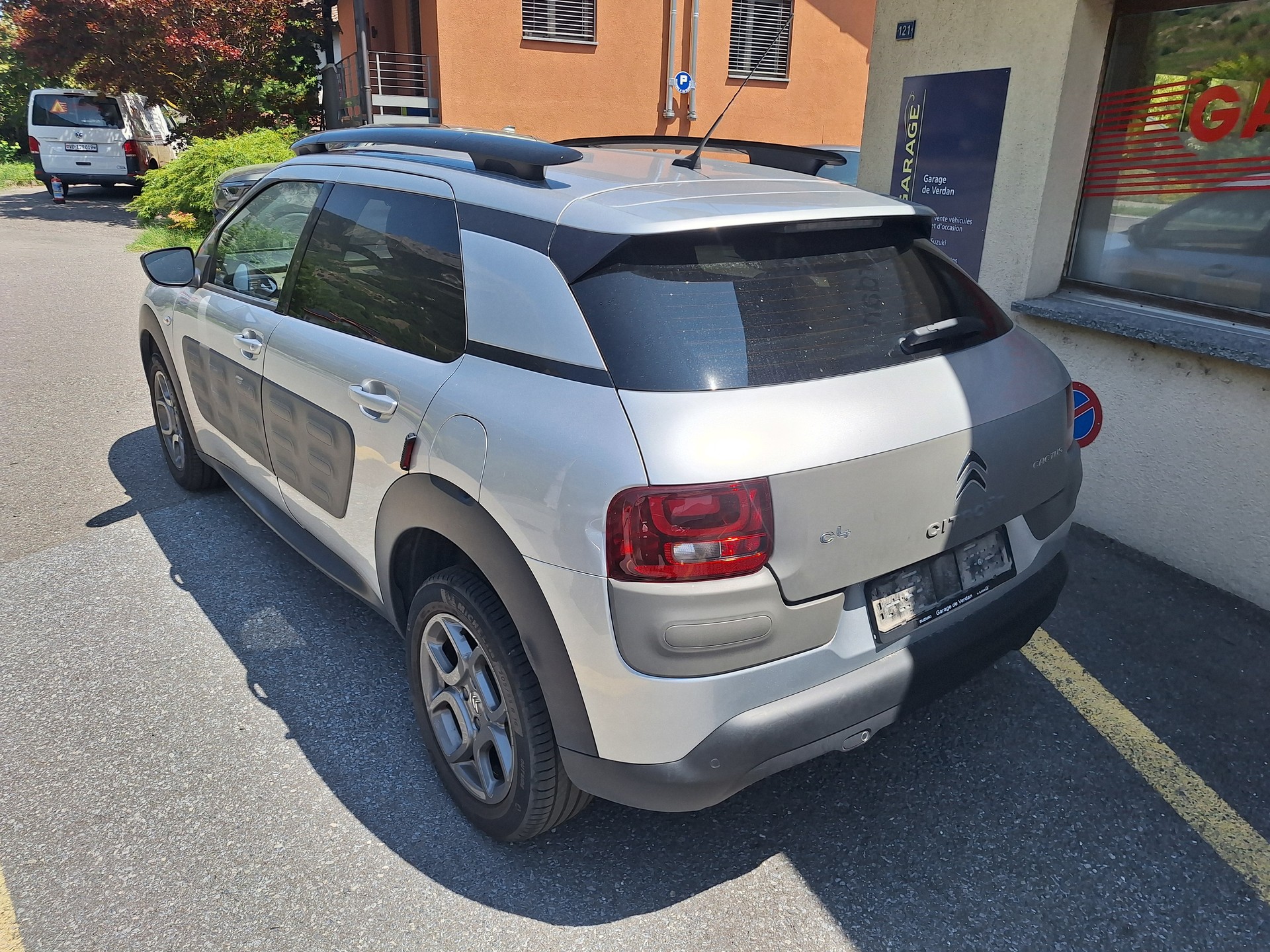 CITROEN C4 Cactus 1.2 e-THP Shine-image-2