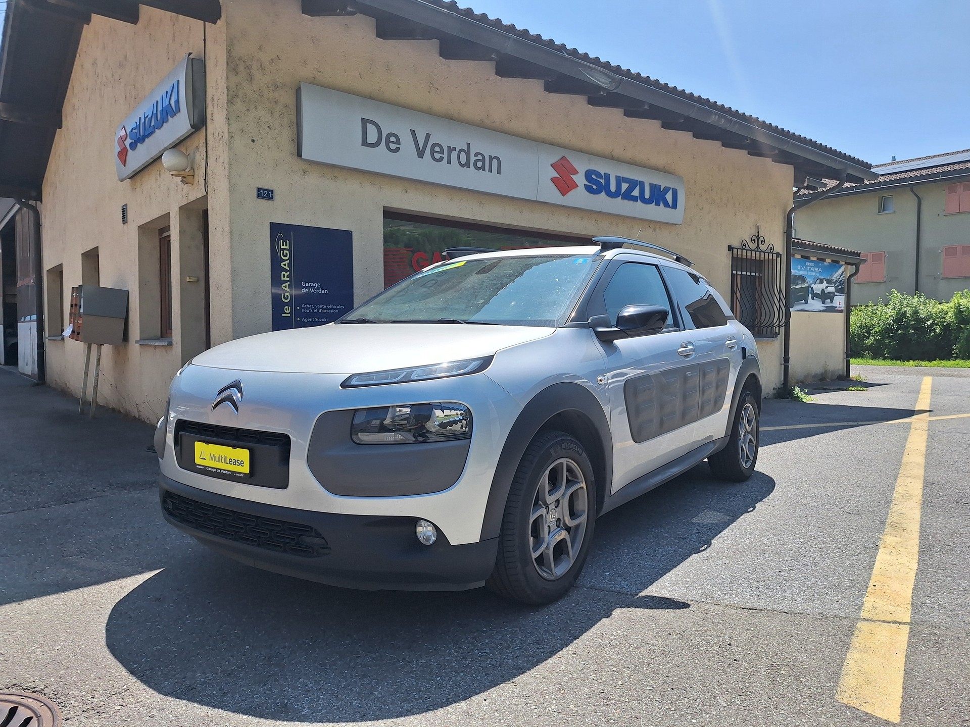 CITROEN C4 Cactus 1.2 e-THP Shine-image-0