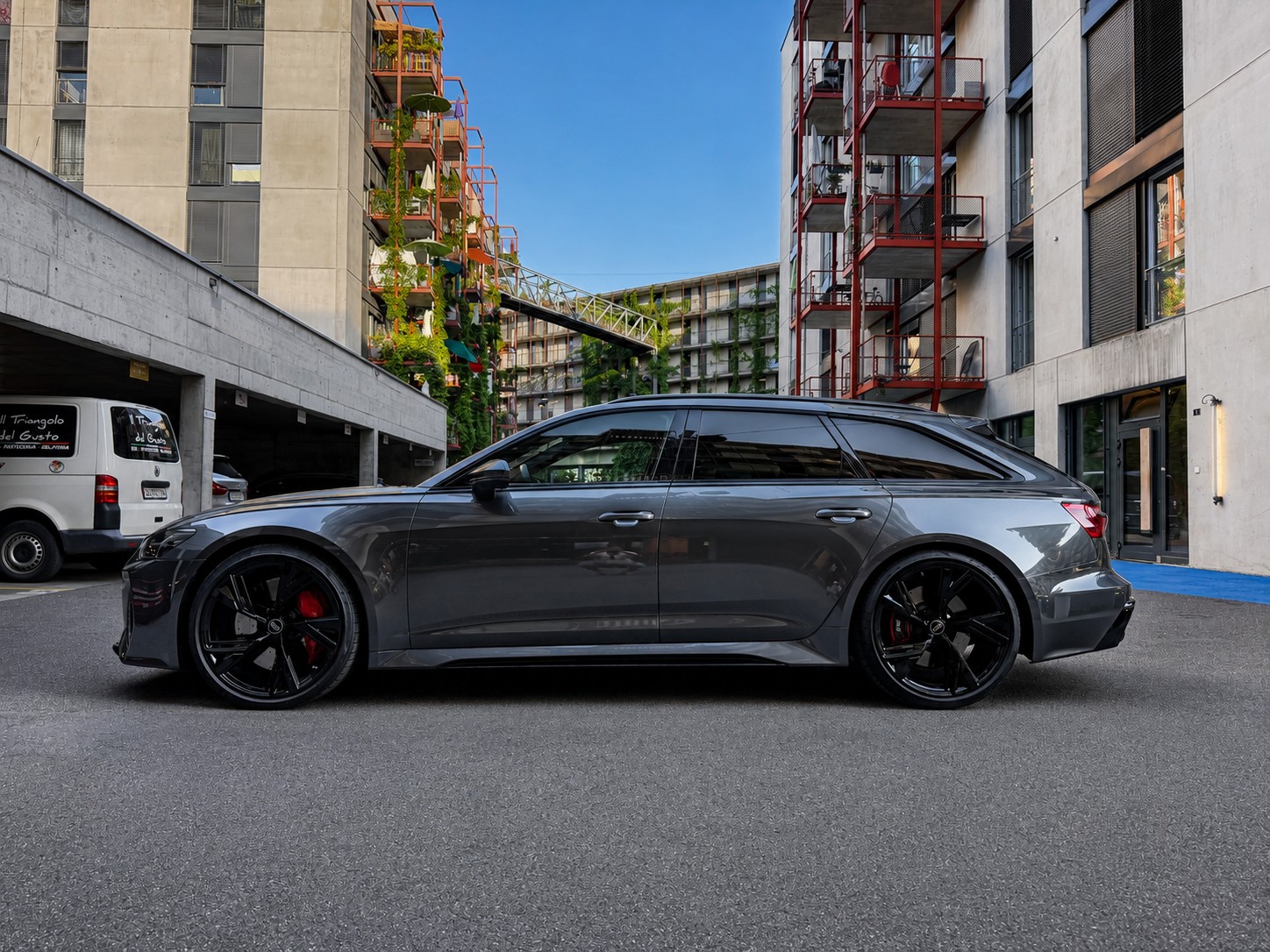 AUDI RS6-image-1