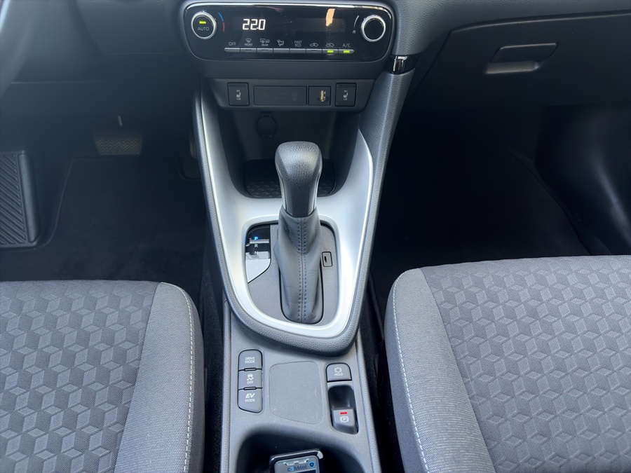 TOYOTA Yaris 1.5 Trend e-CVT-image-12