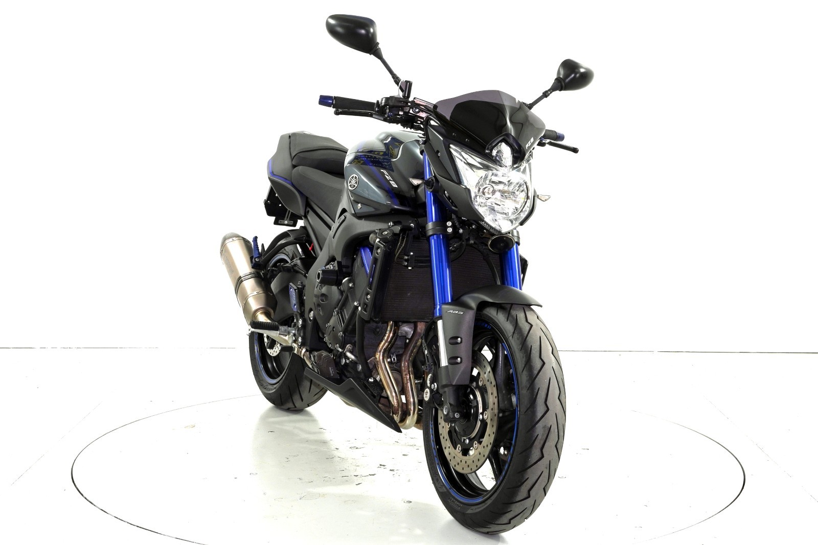 YAMAHA FZ8 N ABS-showroom-element-1
