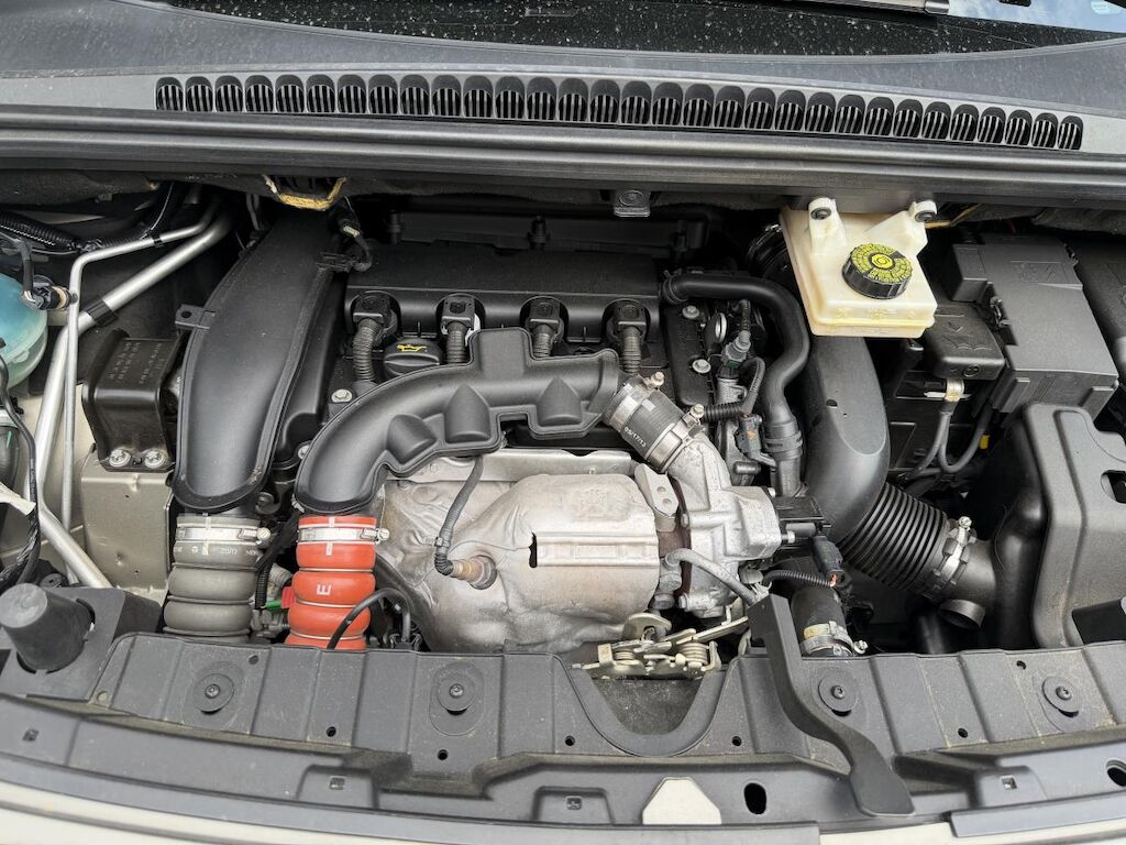 PEUGEOT 3008 1.6 16V T Active-image-9