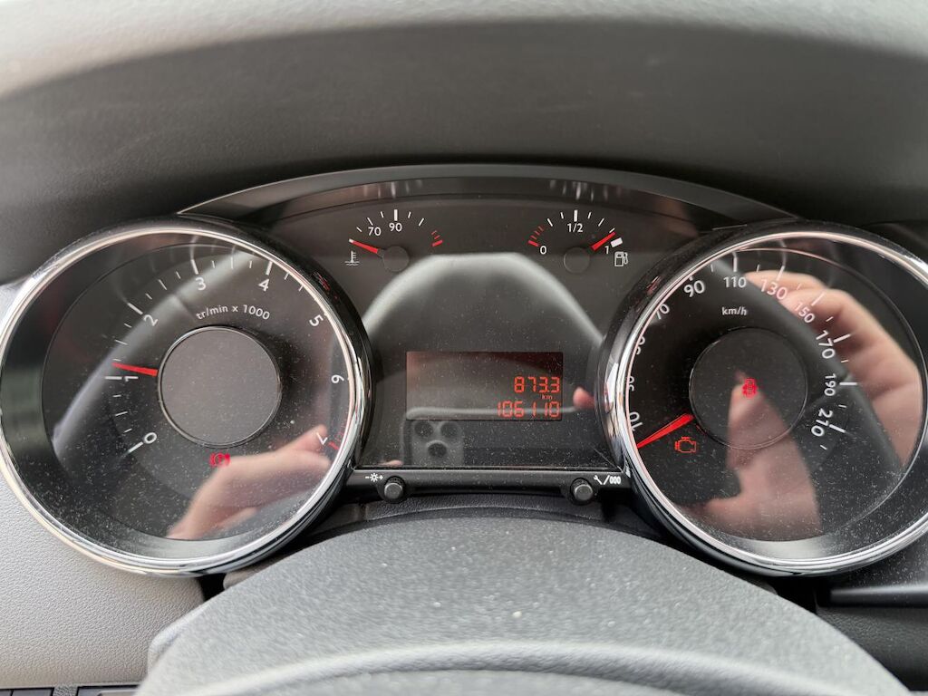 PEUGEOT 3008 1.6 16V T Active-image-8