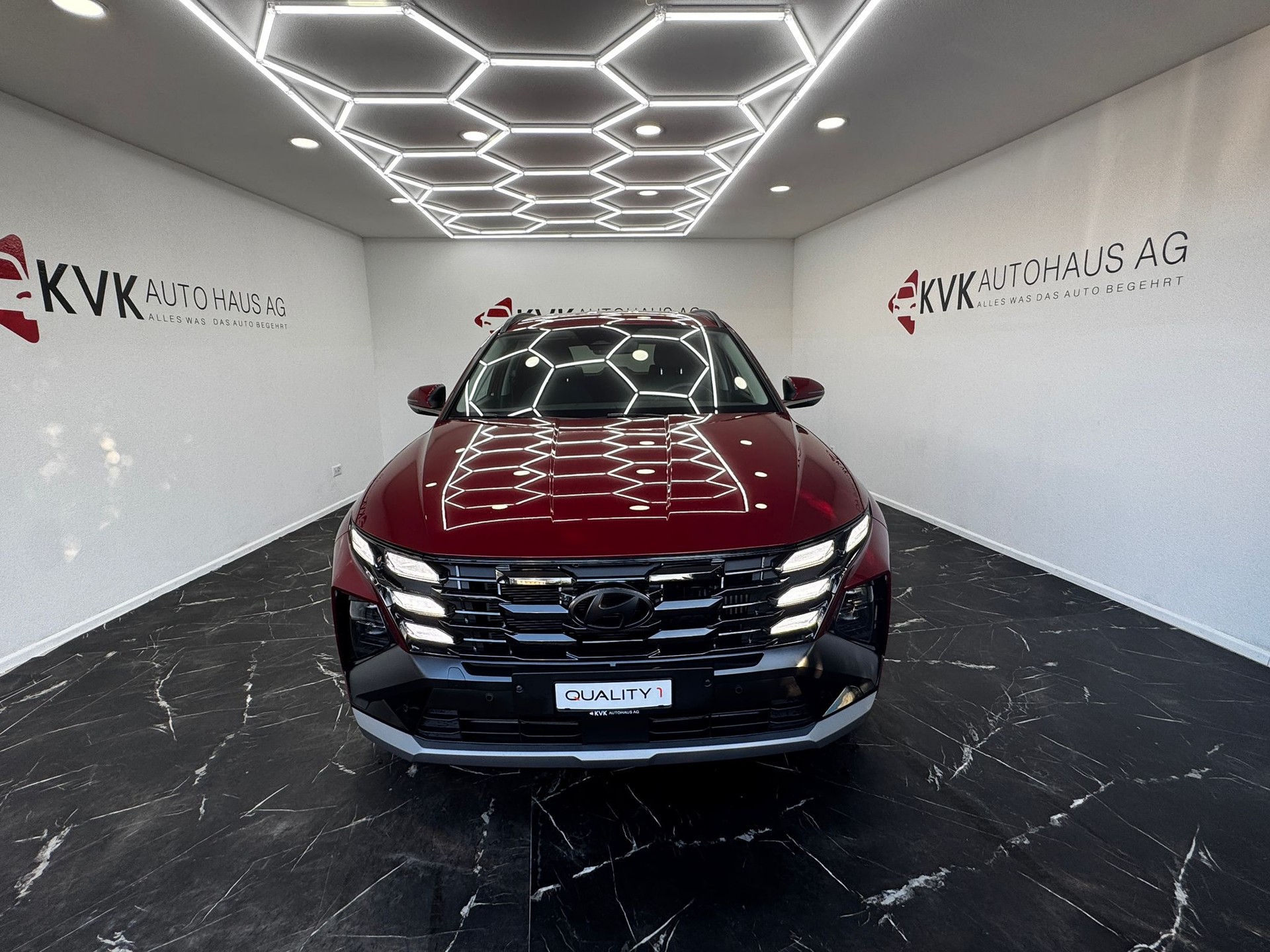HYUNDAI Tucson 1.6 TGDI HEV Amplia 4WD | CH-Fahrzeug | 5 Jahre Werksgarantie | 8-fach Kompletträder |-showroom-element-3