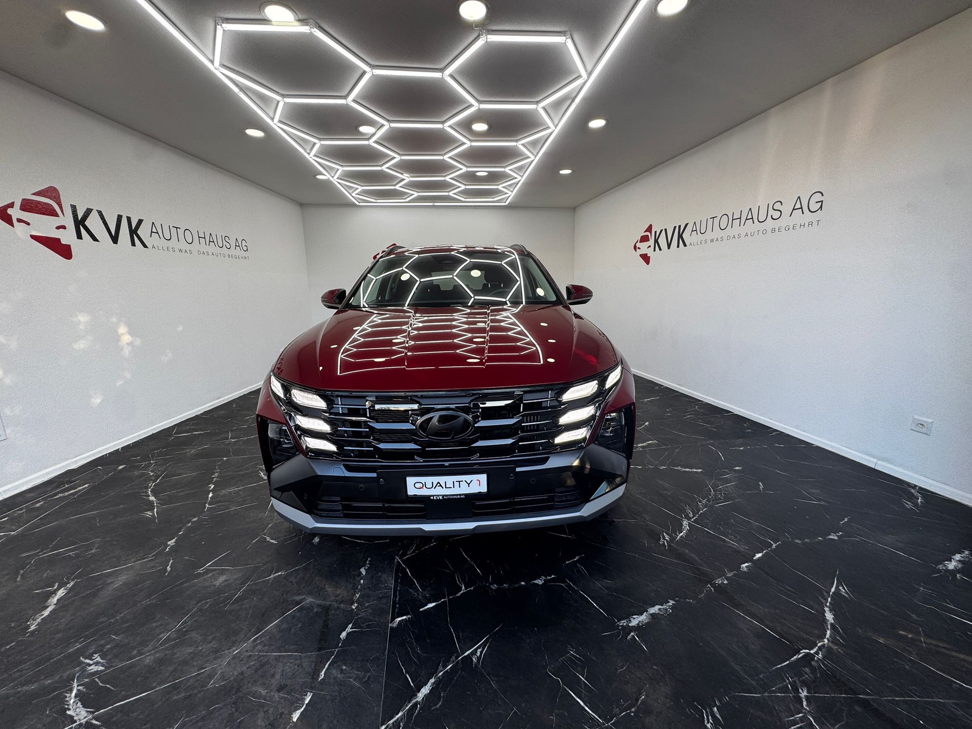 HYUNDAI Tucson 1.6 TGDI HEV Amplia 4WD | CH-Fahrzeug | 5 Jahre Werksgarantie | 8-fach Kompletträder |-showroom-element-2