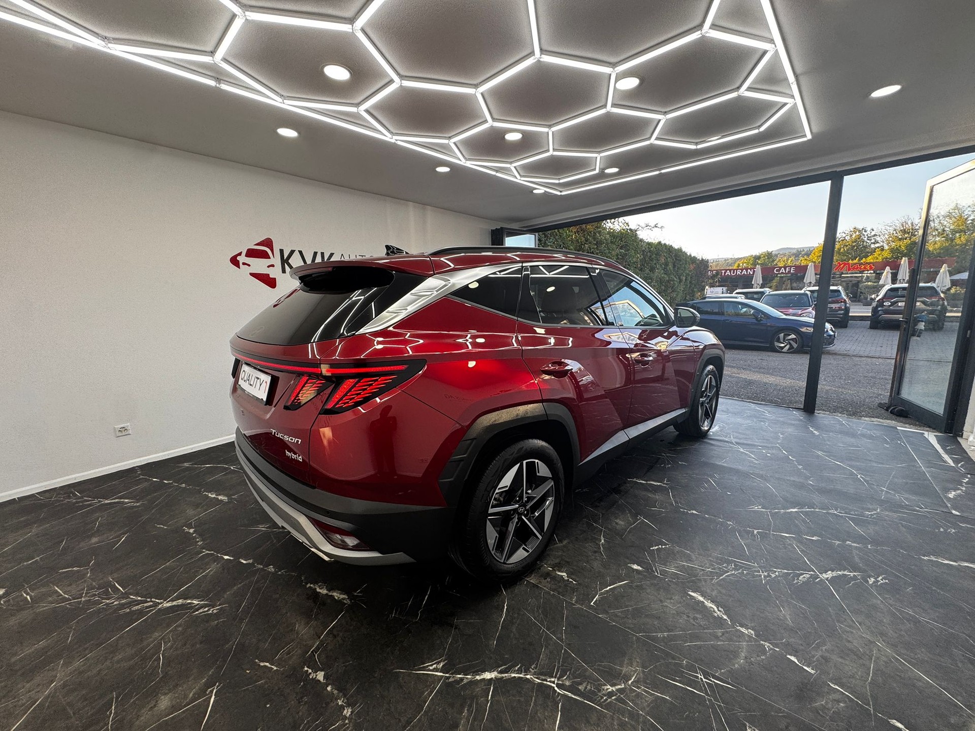 HYUNDAI Tucson 1.6 TGDI HEV Amplia 4WD | CH-Fahrzeug | 5 Jahre Werksgarantie | 8-fach Kompletträder |-image-5