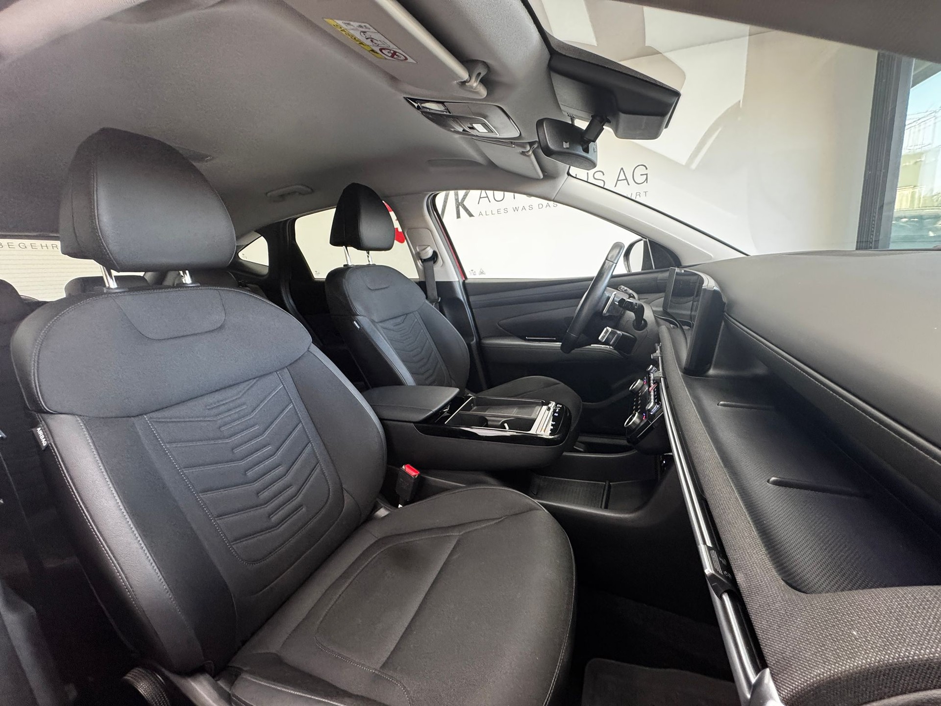 HYUNDAI Tucson 1.6 TGDI HEV Amplia 4WD | CH-Fahrzeug | 5 Jahre Werksgarantie | 8-fach Kompletträder |-image-18