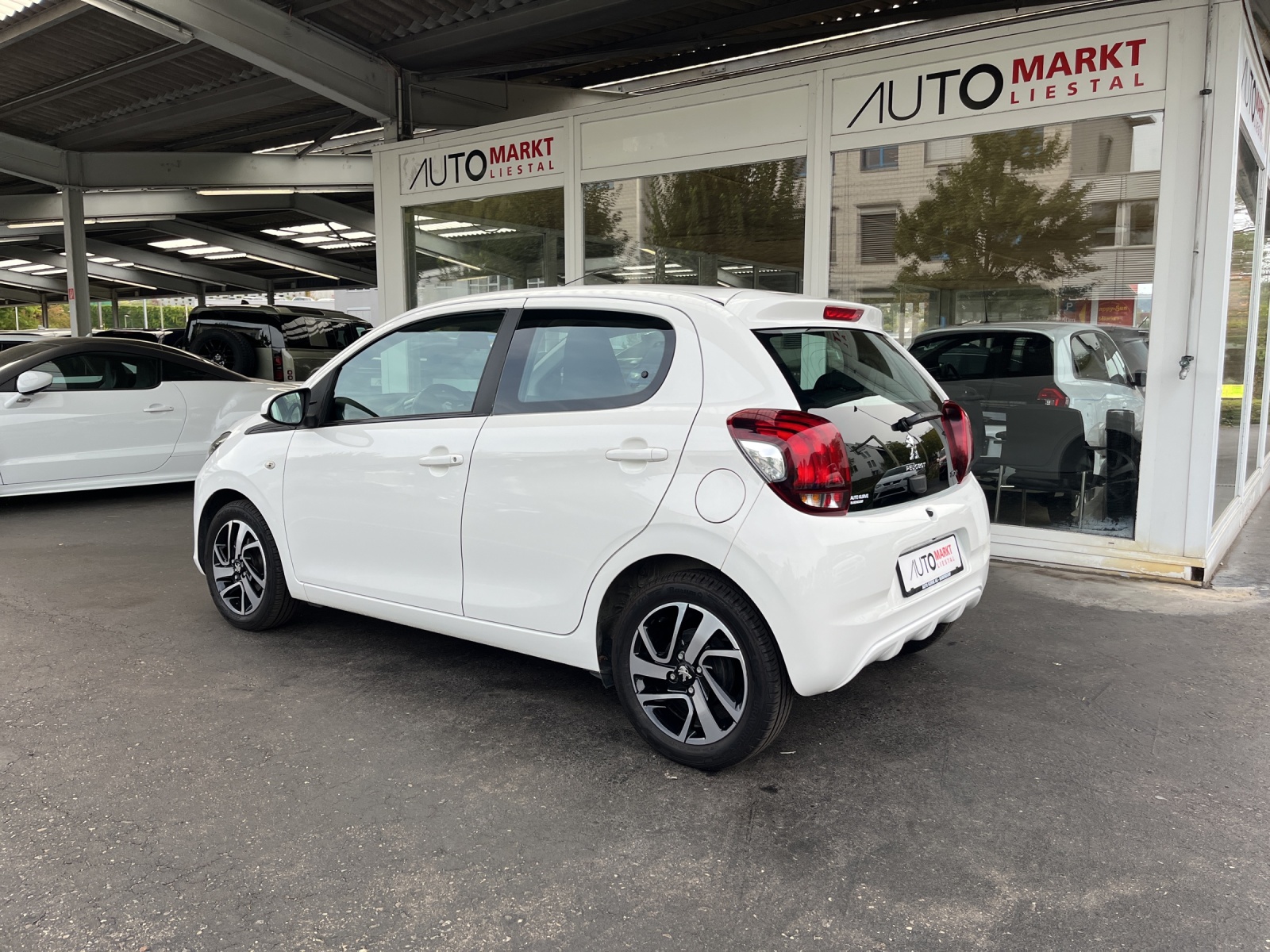 PEUGEOT 108 1.2 VTi Allure-image-2