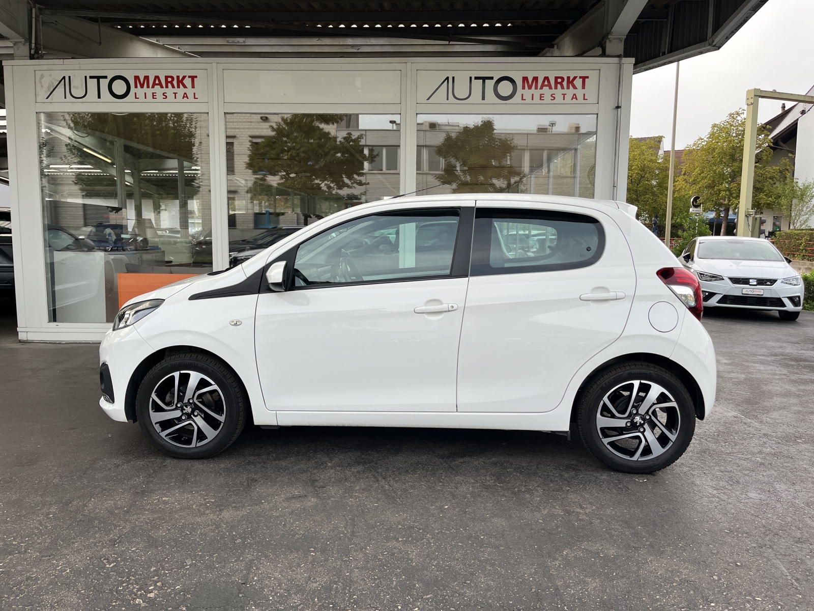 PEUGEOT 108 1.2 VTi Allure-image-1