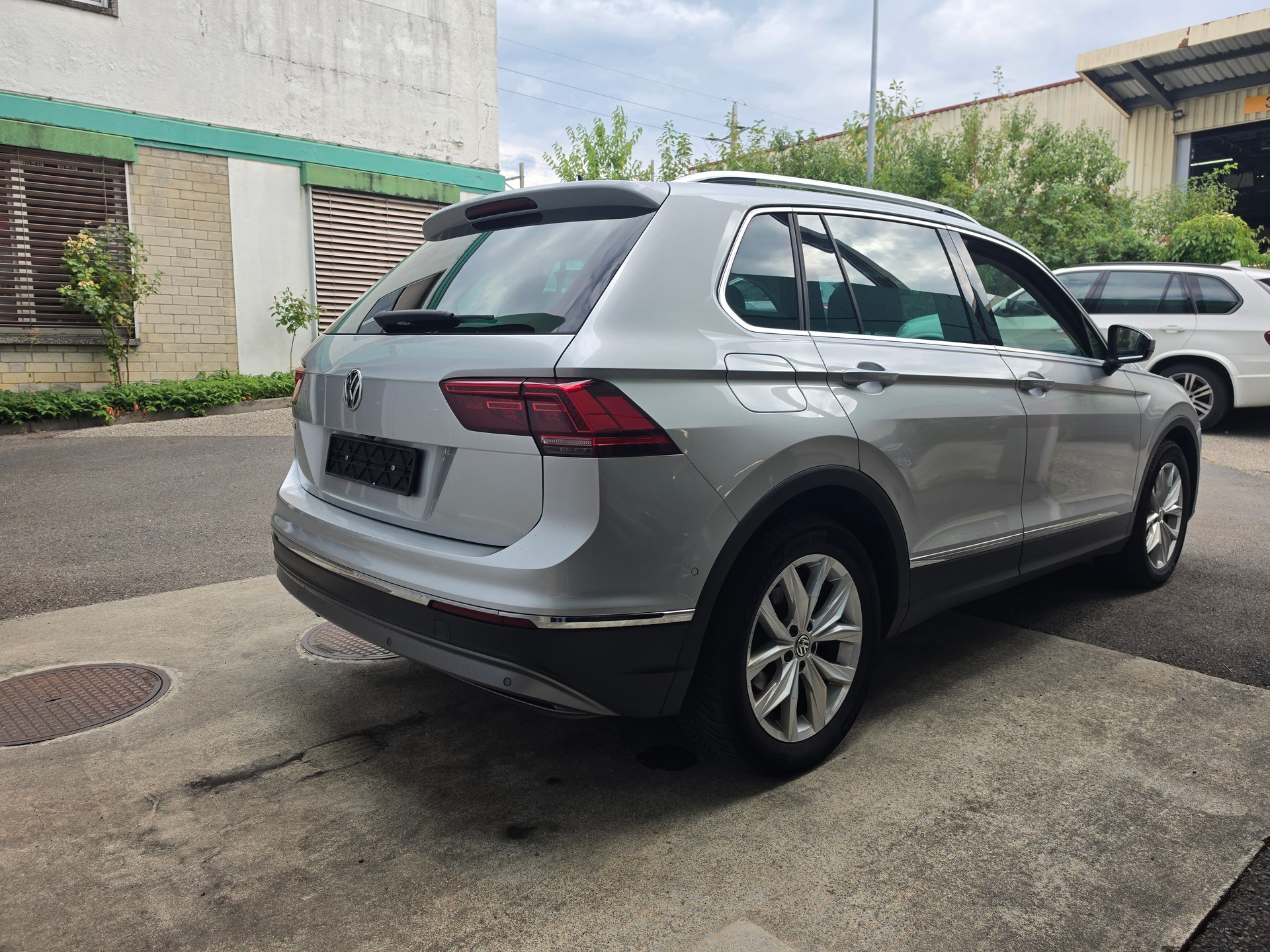 VW Tiguan 2.0 TDI SCR Highline DSG-image-3
