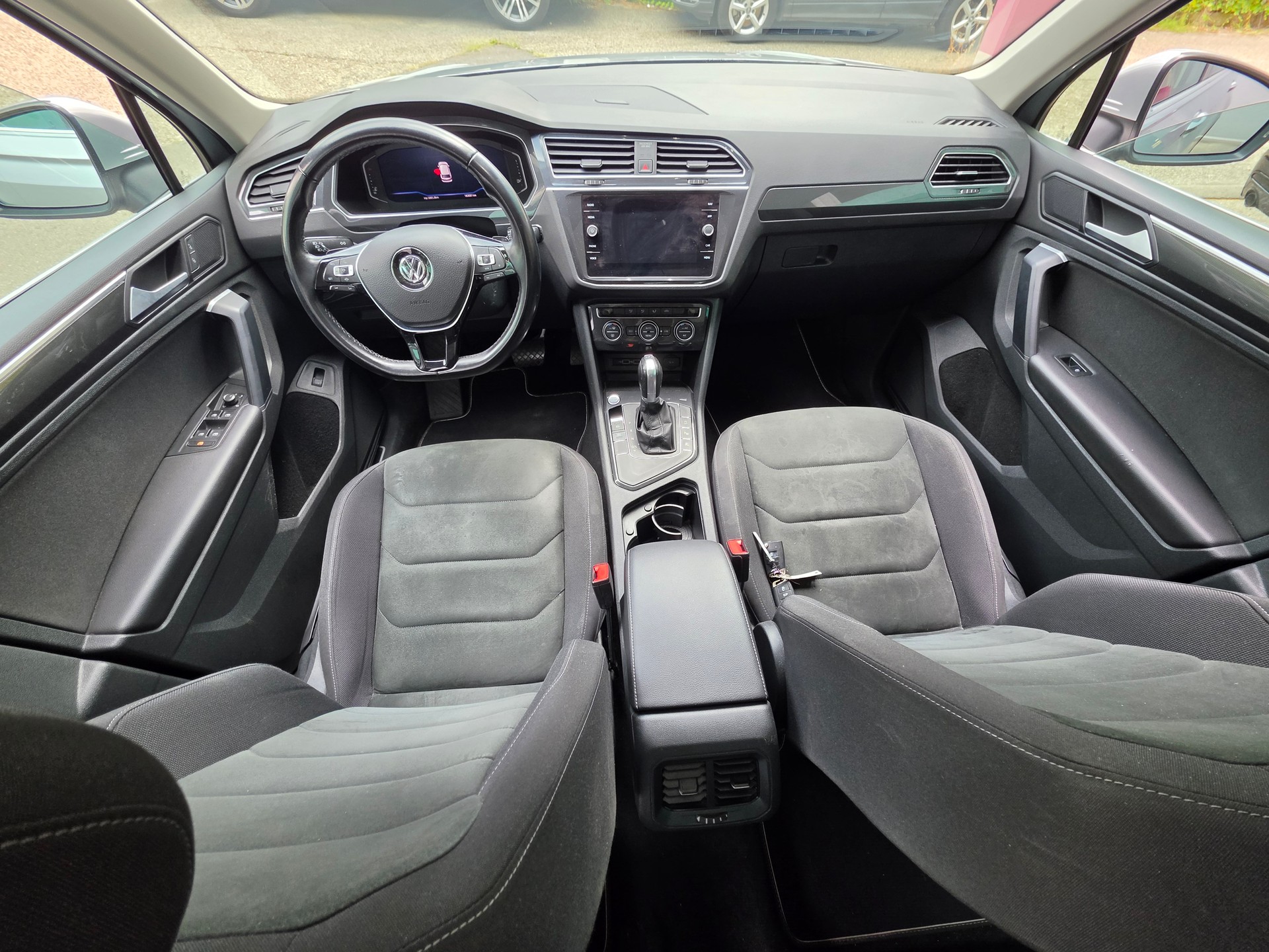 VW Tiguan 2.0 TDI SCR Highline DSG-image-9
