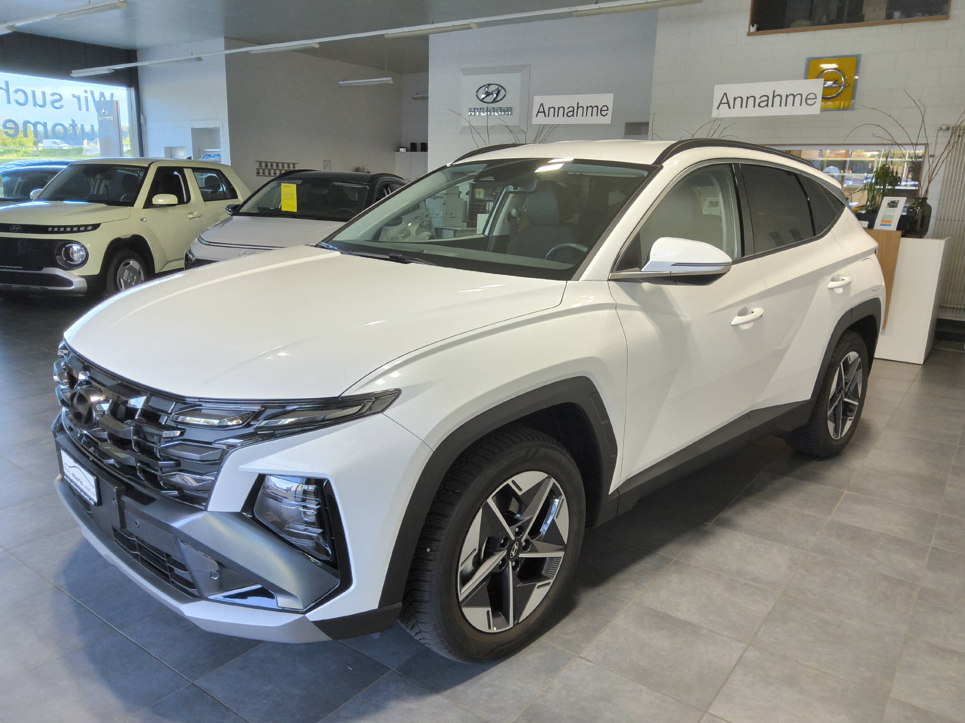 HYUNDAI Tucson 1.6 T-GDi PHEV Amplia 4WD-image-3