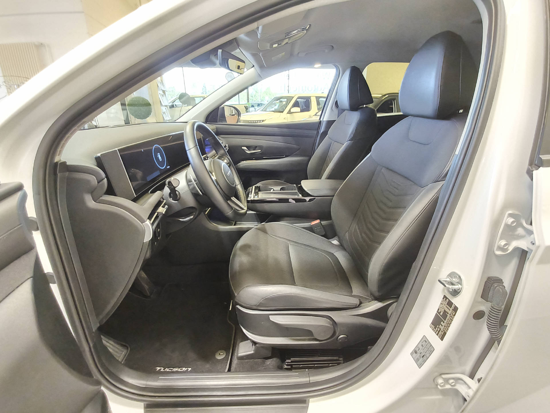 HYUNDAI Tucson 1.6 T-GDi PHEV Amplia 4WD-image-16