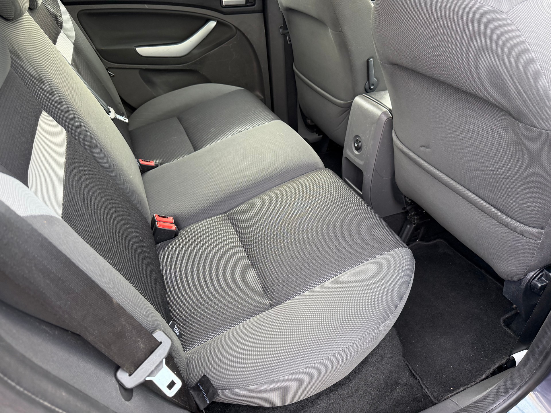 FORD Kuga 2.0 TDCi Carving 4WD PowerShift-image-12