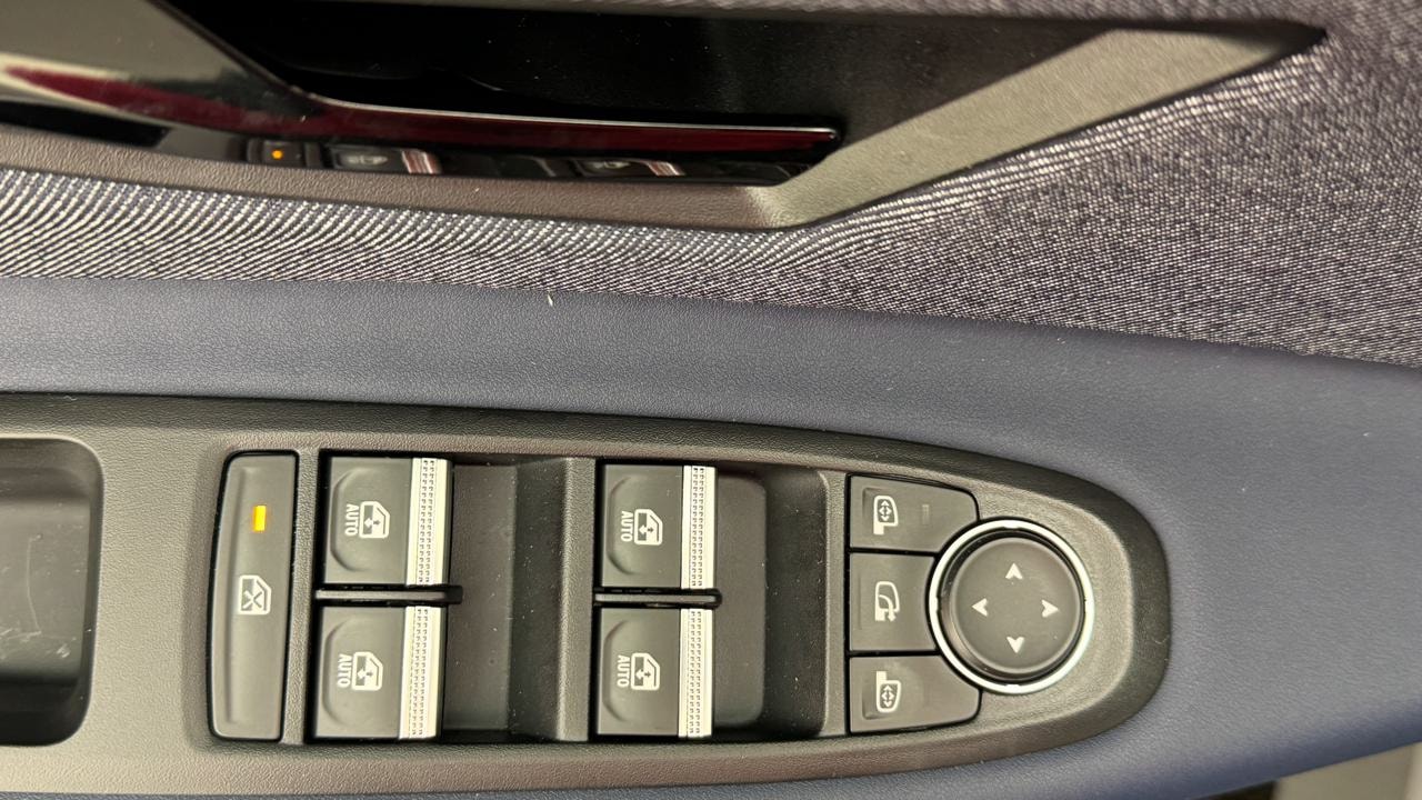 RENAULT R4 E-Tech Comfort Range 52 kWh Techno-image-8