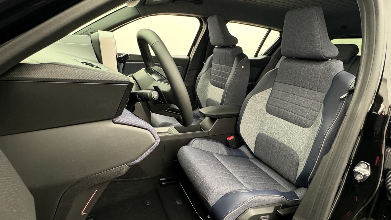 RENAULT R4 E-Tech Comfort Range 52 kWh Techno-image-4