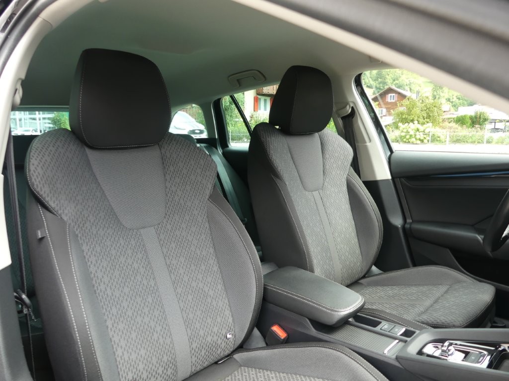 SKODA Octavia Combi 2.0 TDI DSG Ambition 4x4-image-10