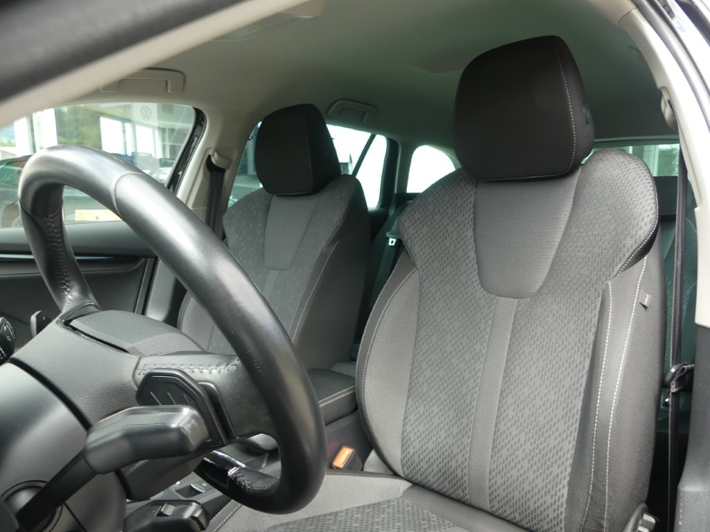 SKODA Octavia Combi 2.0 TDI DSG Ambition 4x4-image-9