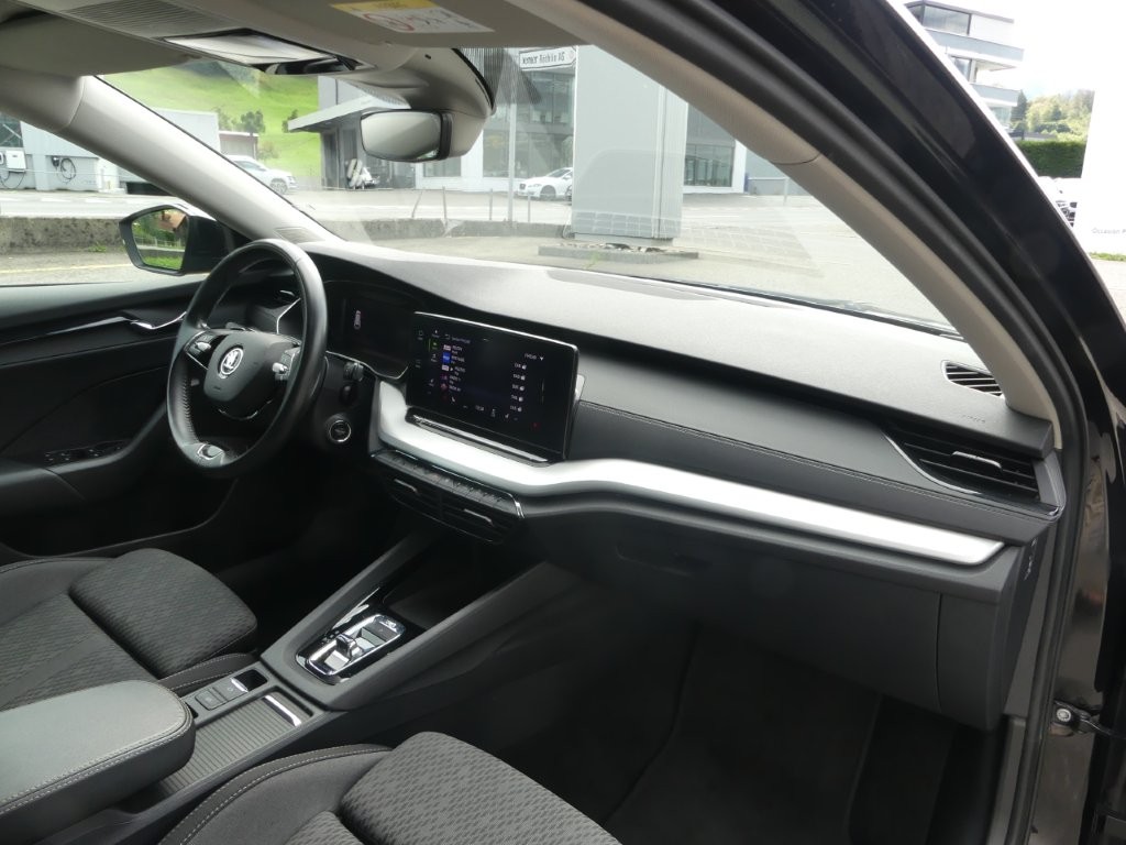 SKODA Octavia Combi 2.0 TDI DSG Ambition 4x4-image-8