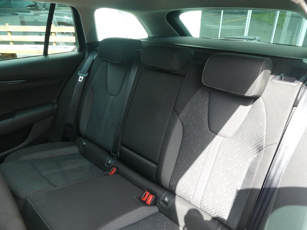 SKODA Octavia Combi 2.0 TDI DSG Ambition 4x4-image-11
