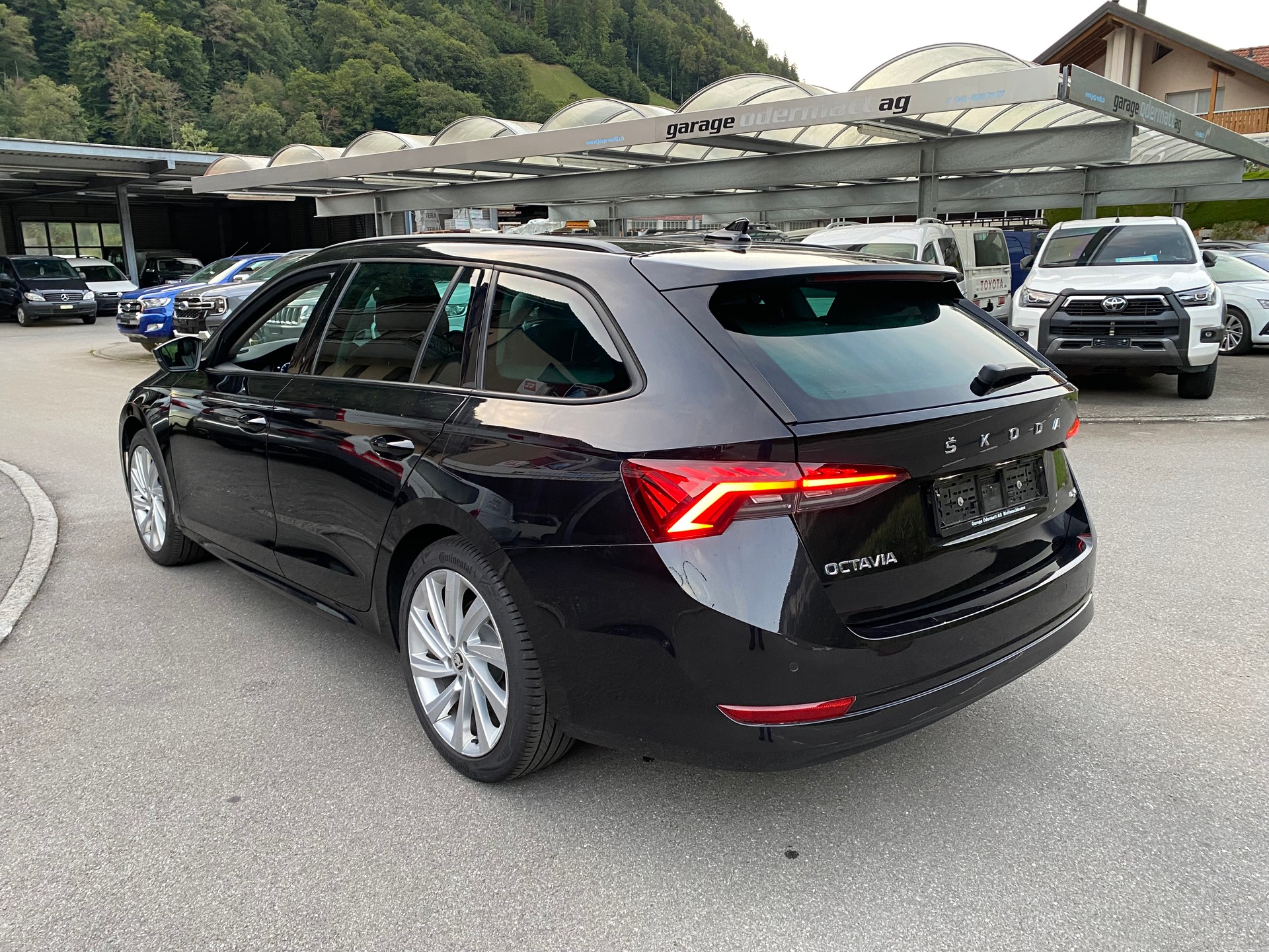 SKODA Octavia Combi 2.0 TDI DSG Style 4x4-image-13