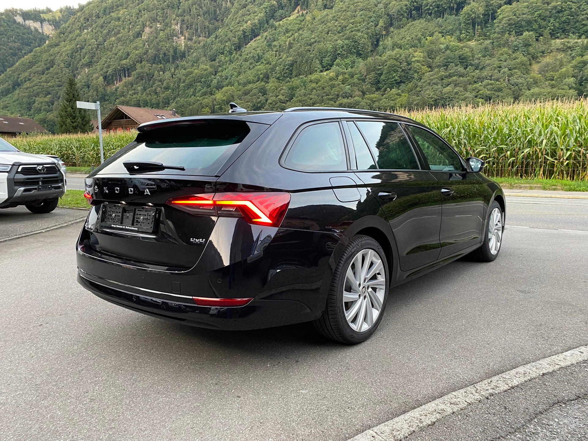 SKODA Octavia Combi 2.0 TDI DSG Style 4x4-image-11