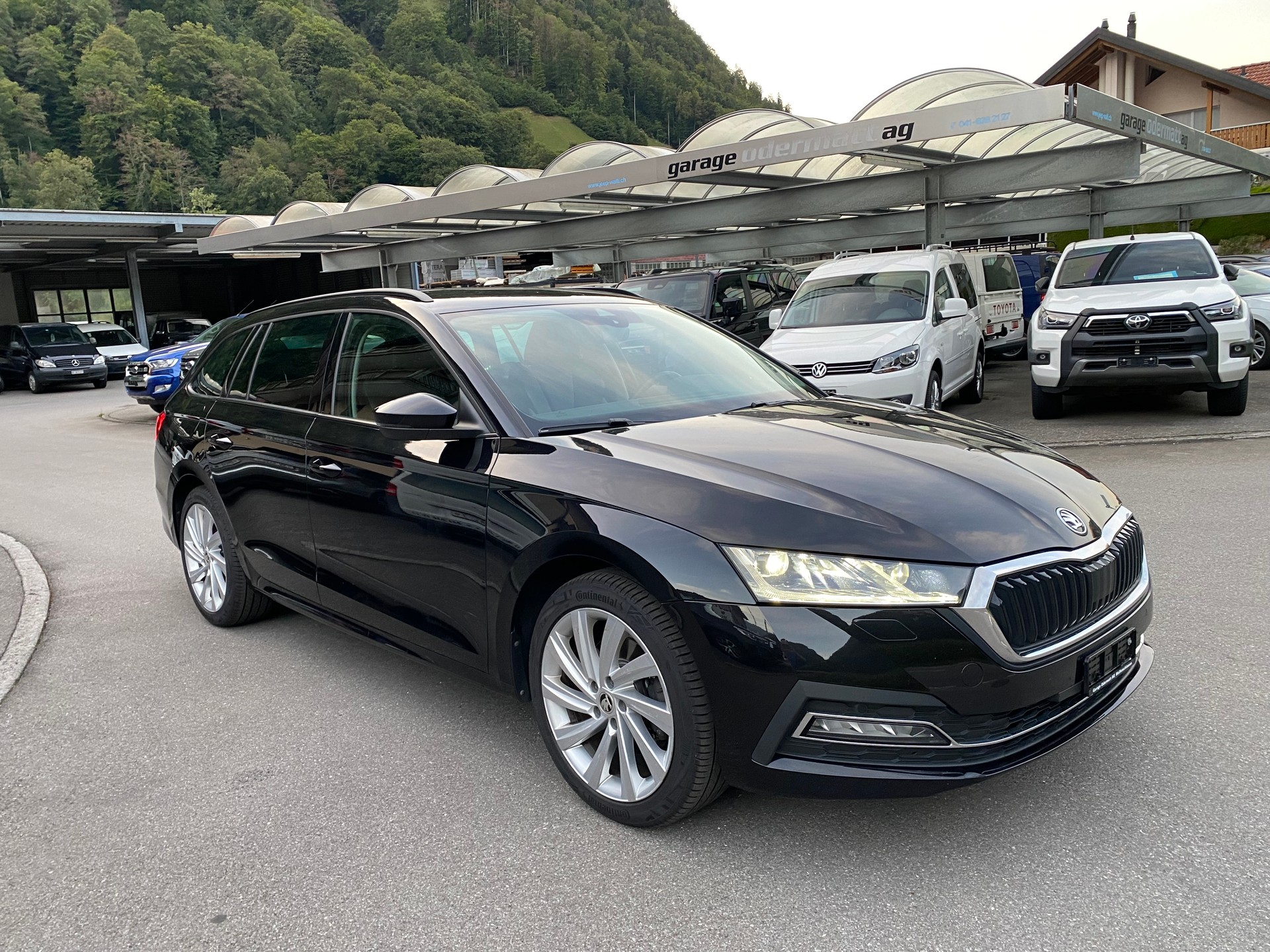SKODA Octavia Combi 2.0 TDI DSG Style 4x4-image-12