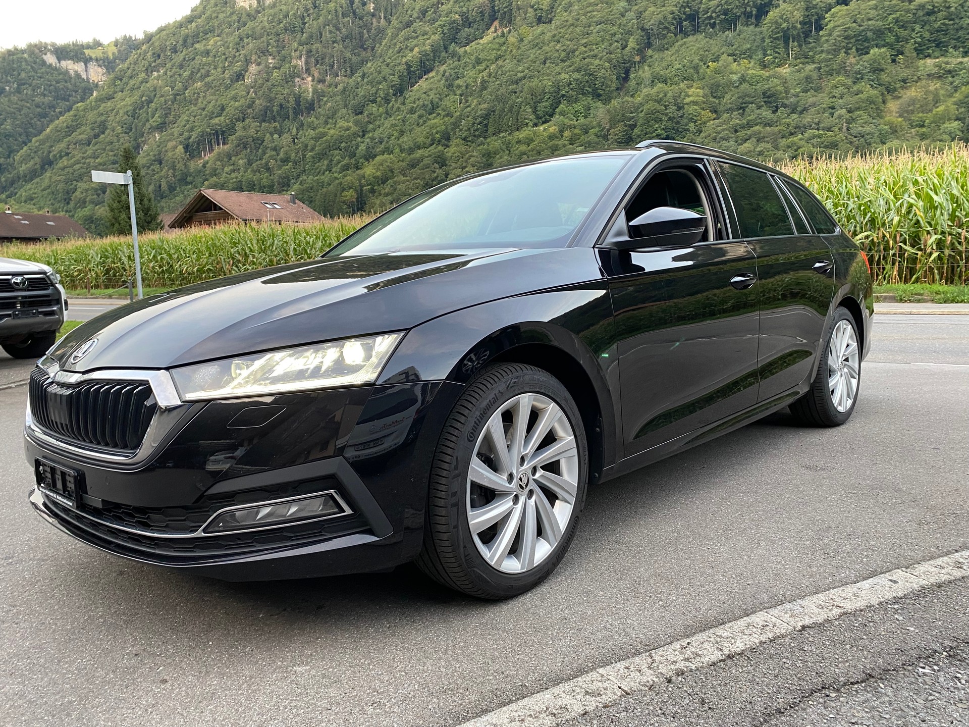 SKODA Octavia Combi 2.0 TDI DSG Style 4x4-image-1