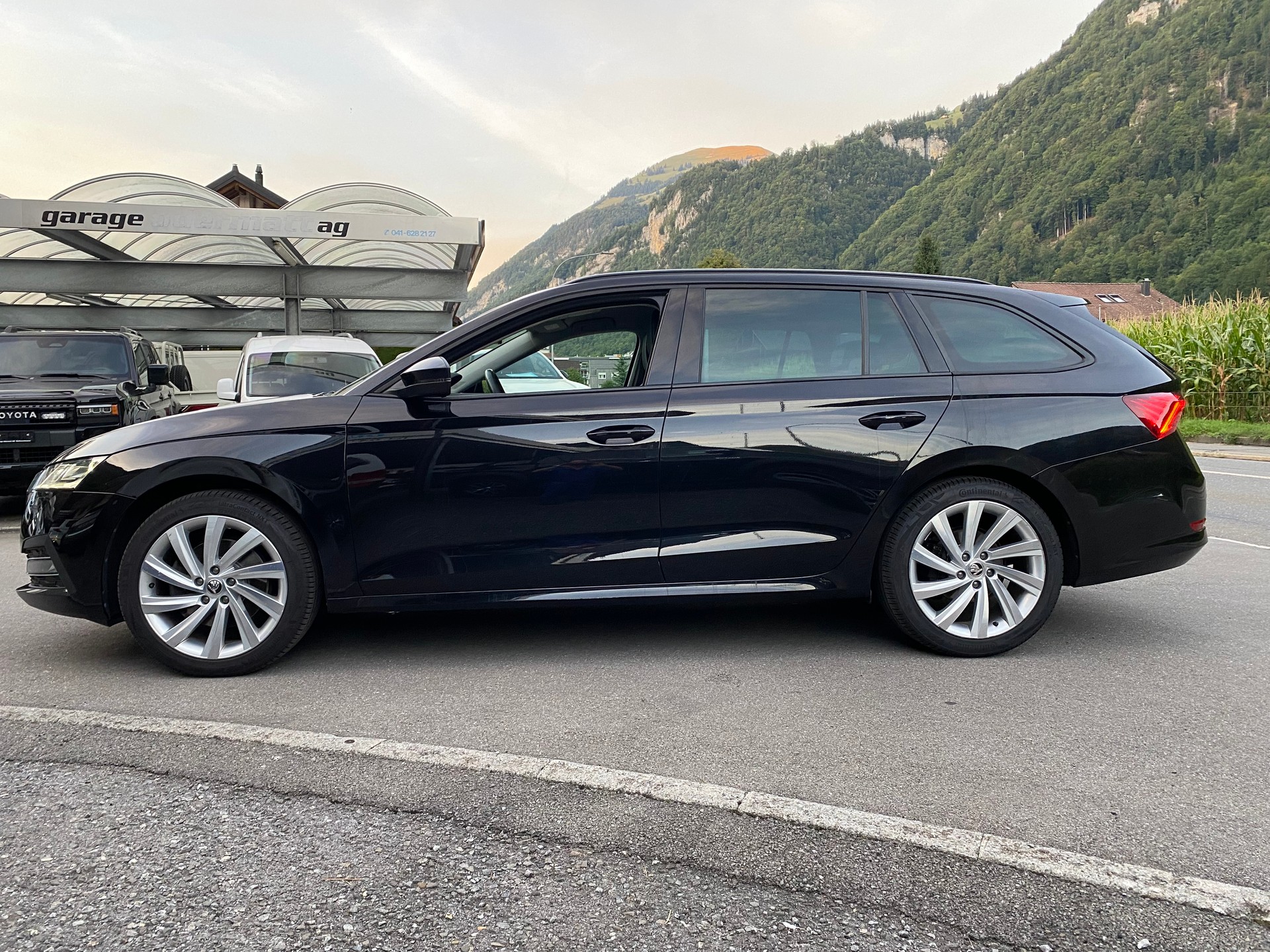 SKODA Octavia Combi 2.0 TDI DSG Style 4x4-image-0