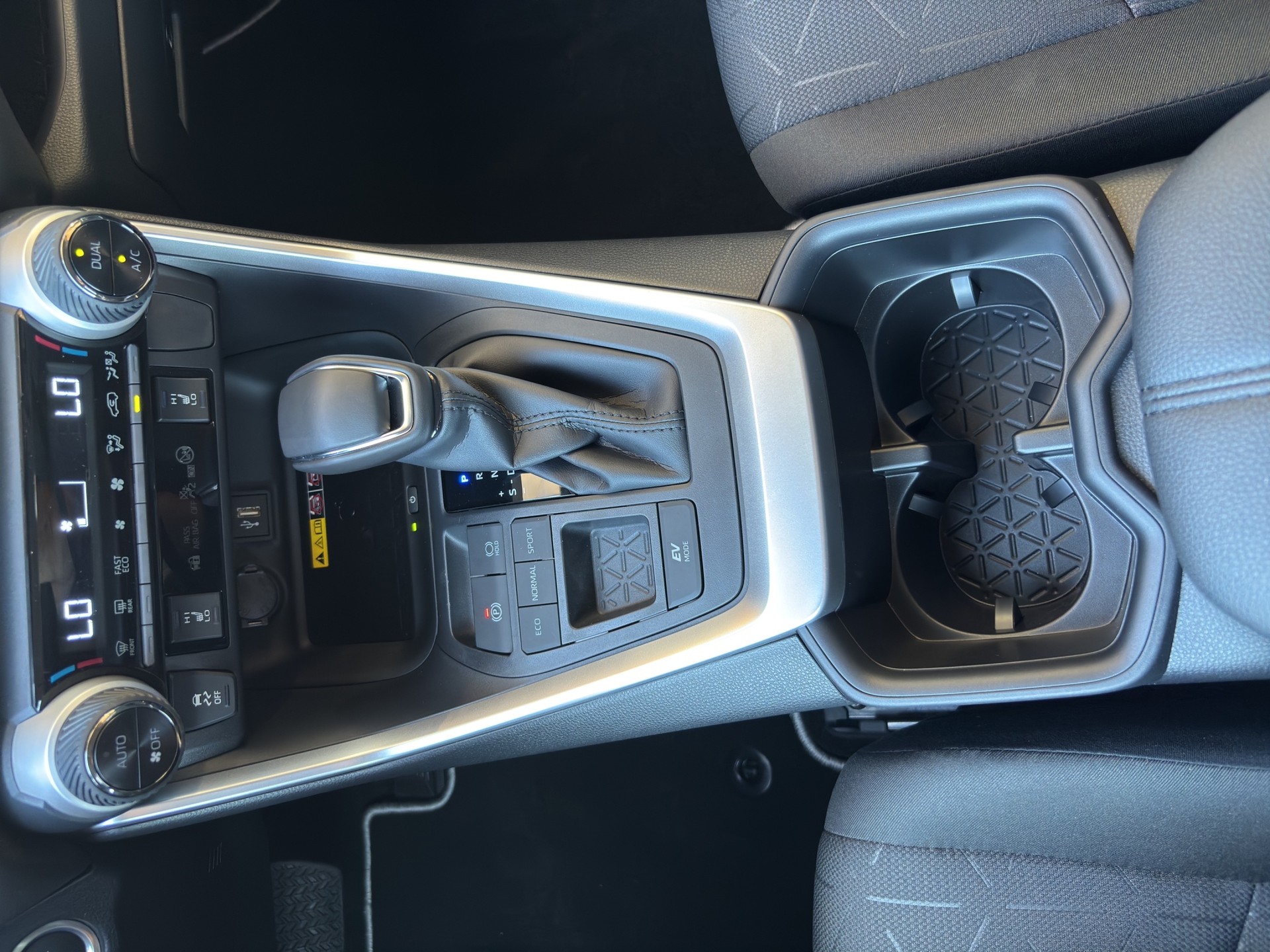 TOYOTA RAV-4 2.5 HEV Trend-image-11