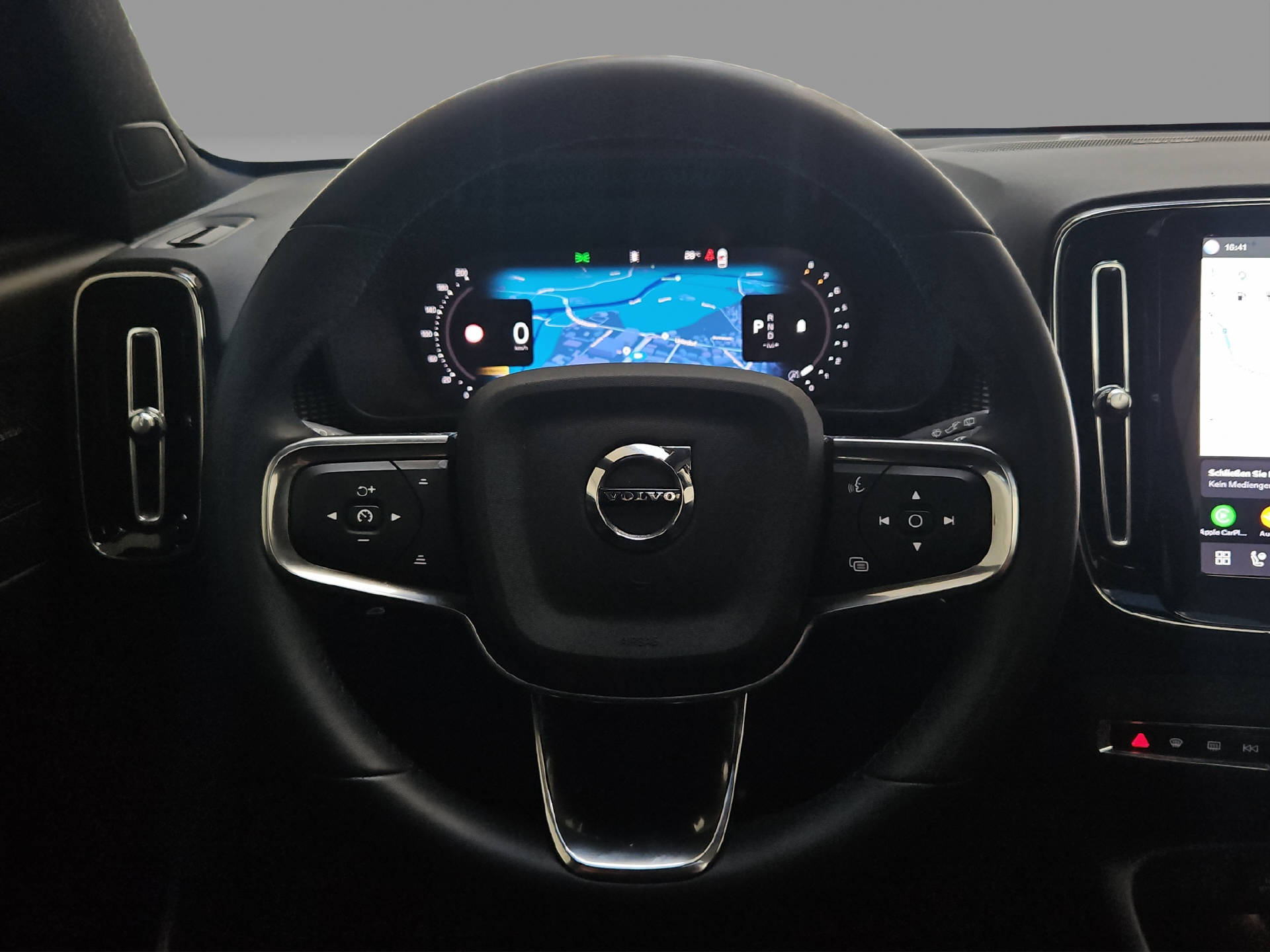 VOLVO XC40 2.0 B3 MH Plus Dark-image-7
