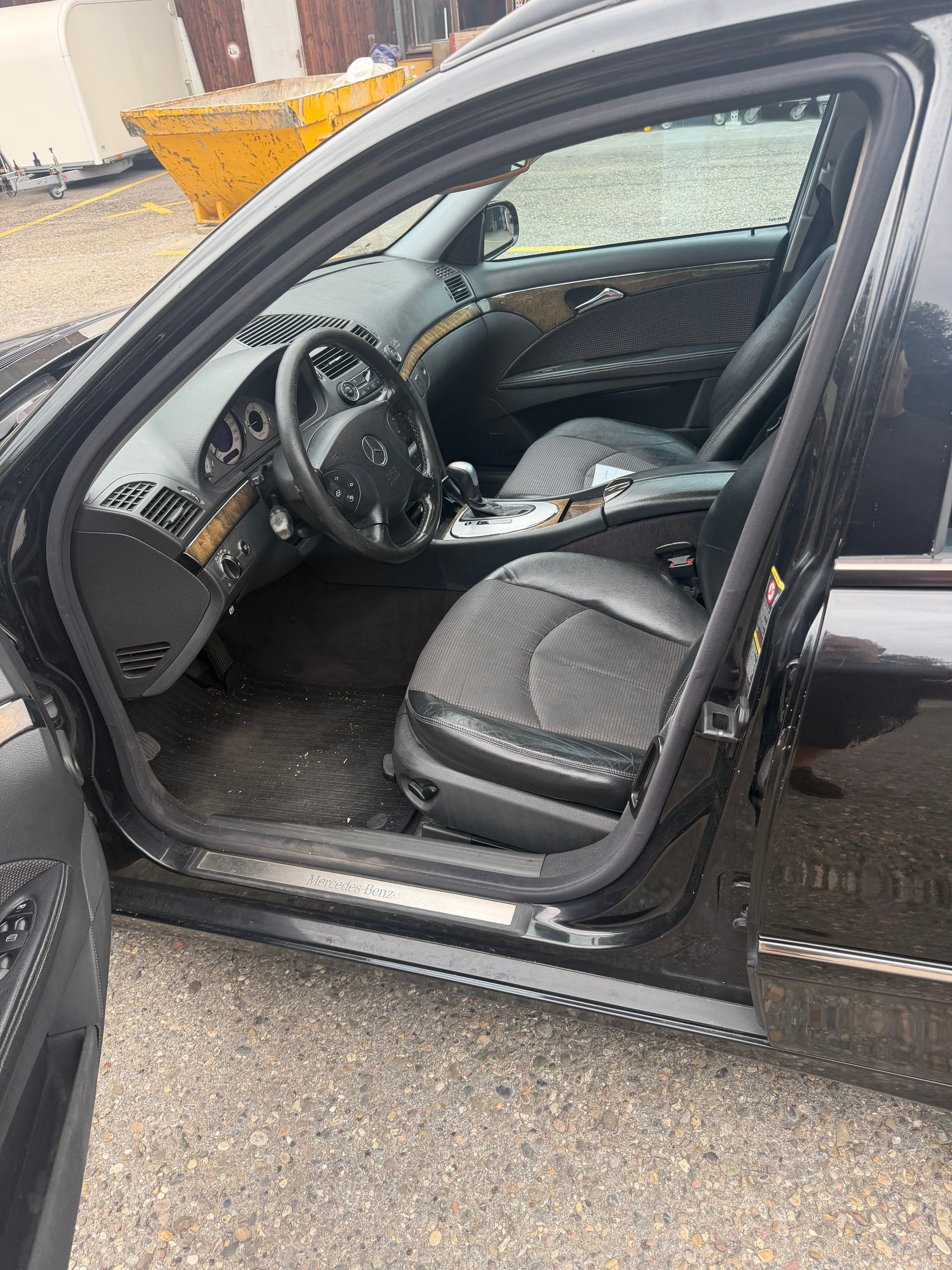 MERCEDES-BENZ E 320-image-6