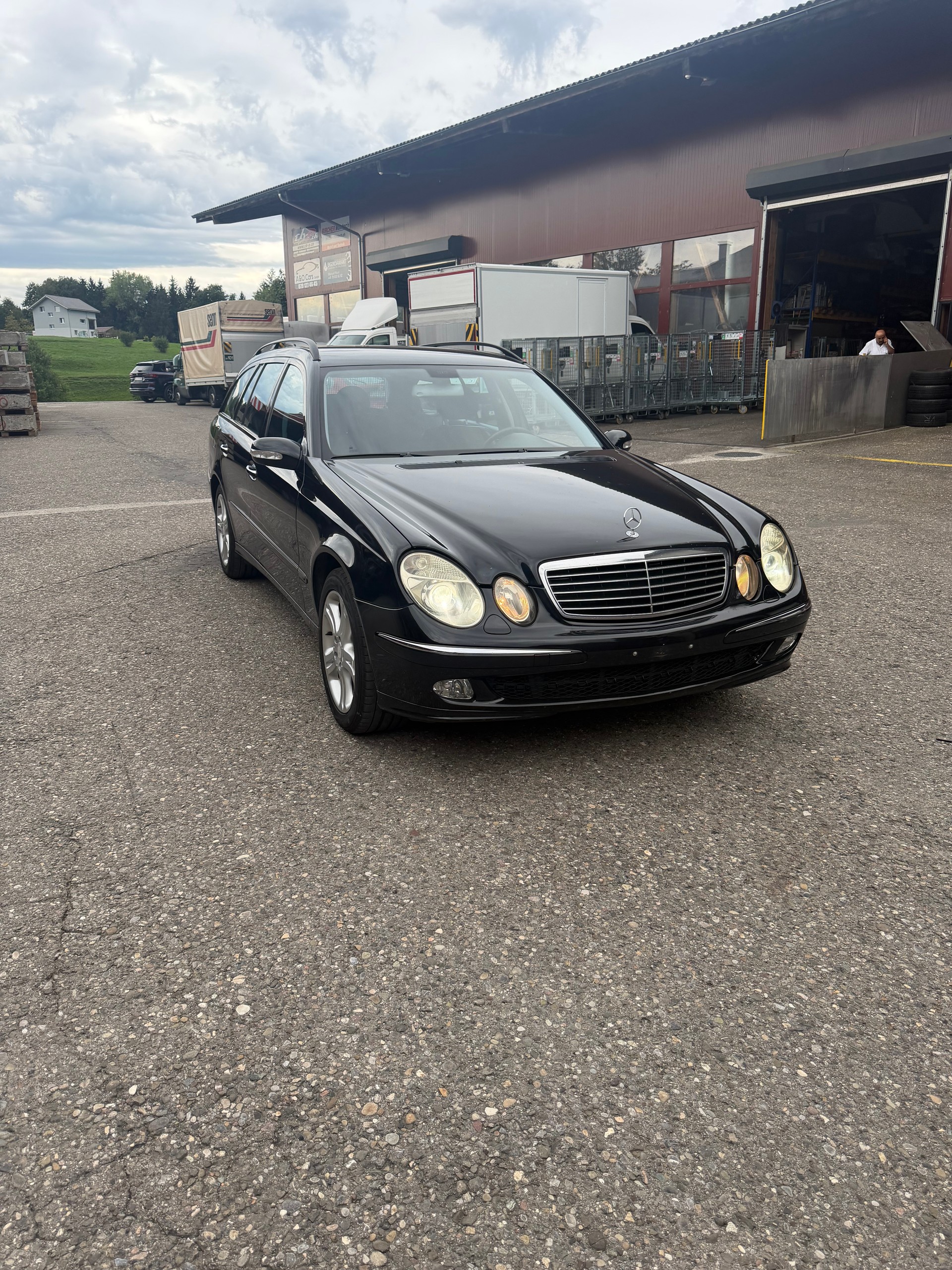 MERCEDES-BENZ E 320-image-1