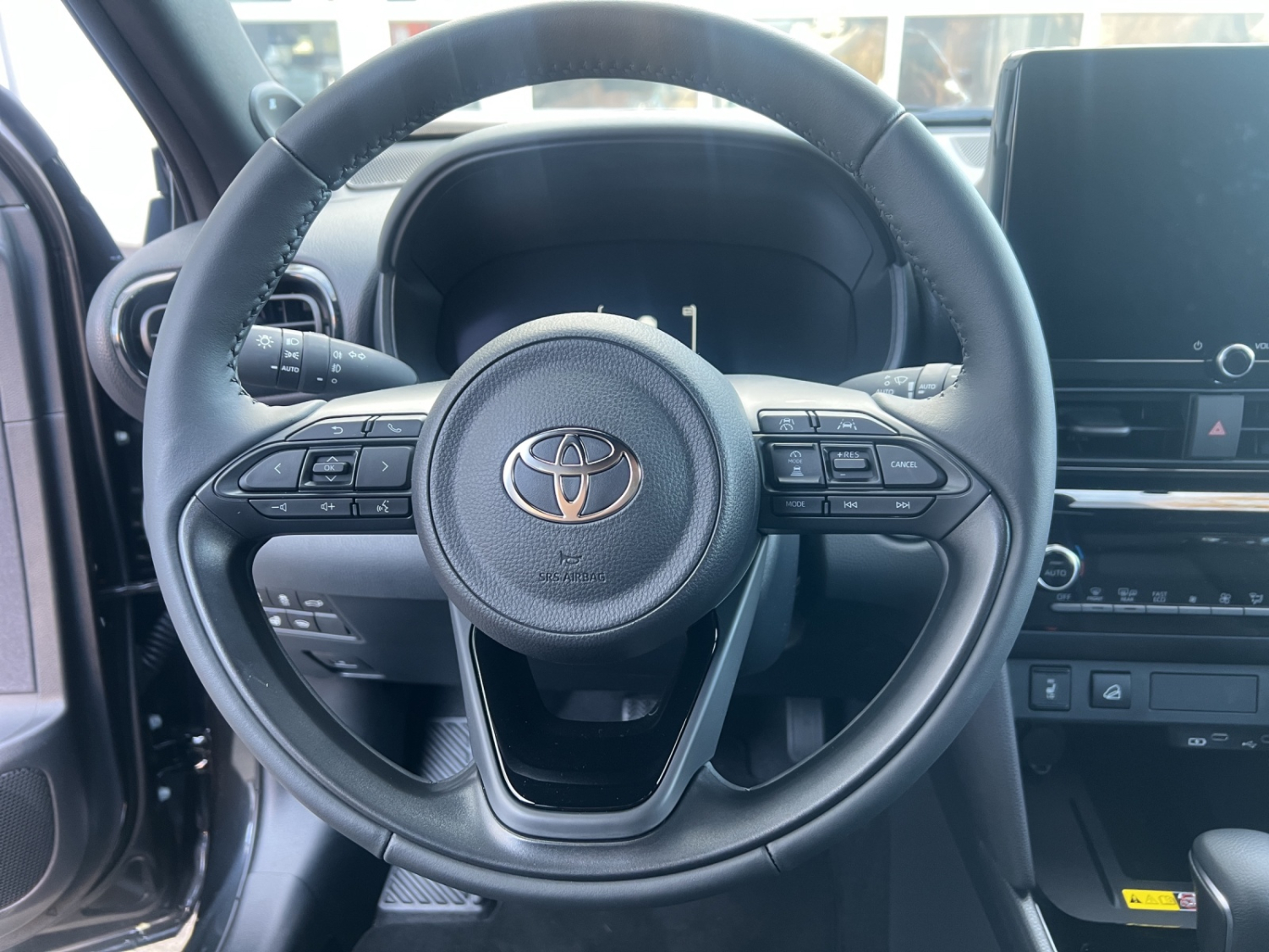 TOYOTA Yaris Cross 1.5 VVT-i HSD Premium AWD-i-image-14