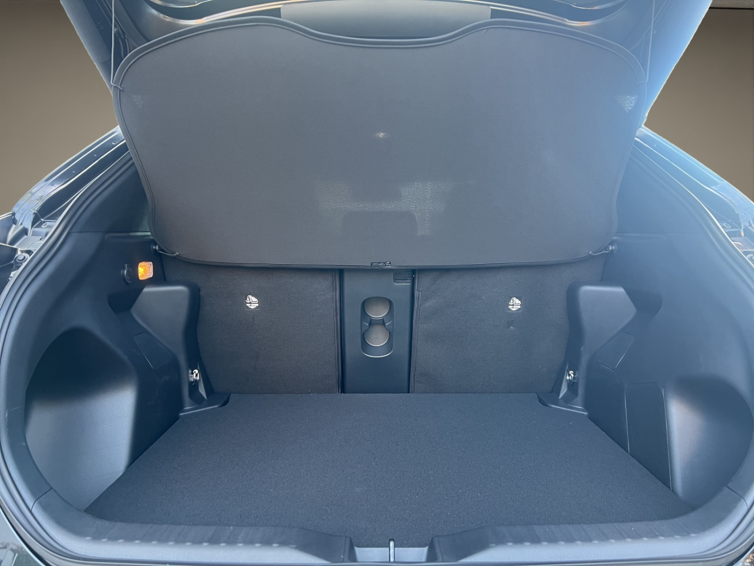 TOYOTA Yaris Cross 1.5 VVT-i HSD Premium AWD-i-image-18