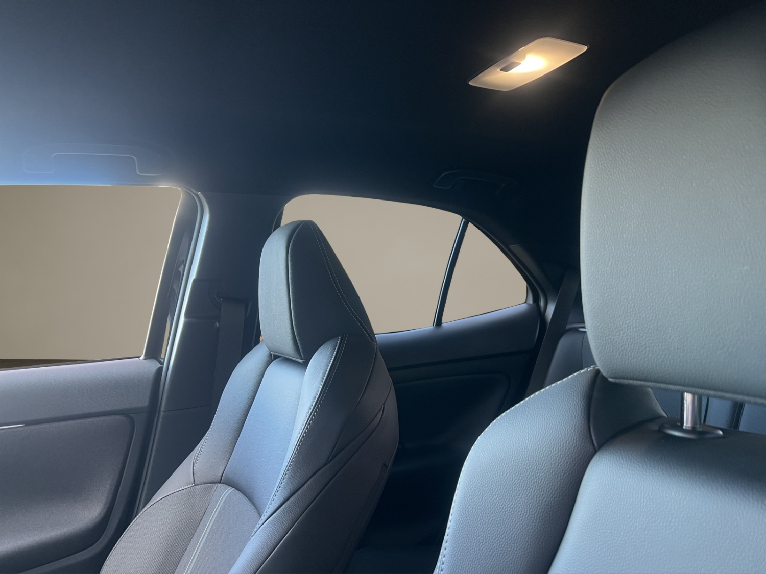 TOYOTA Yaris Cross 1.5 VVT-i HSD Premium AWD-i-image-10