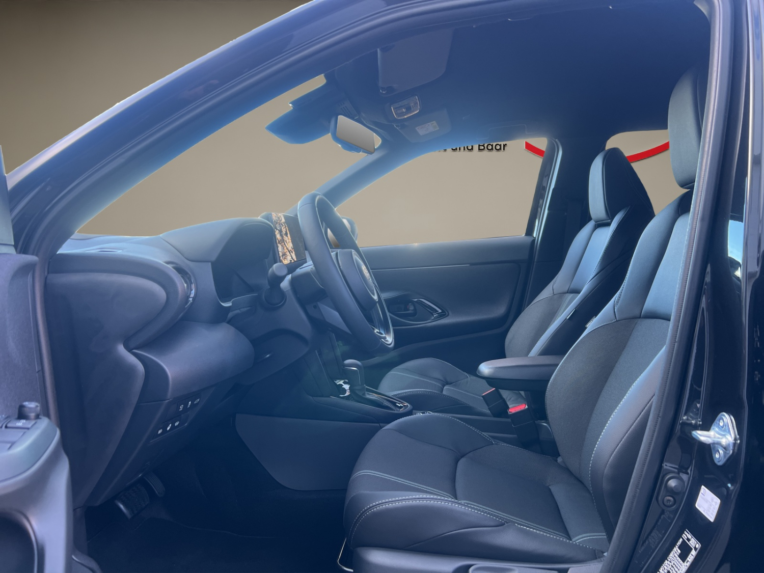 TOYOTA Yaris Cross 1.5 VVT-i HSD Premium AWD-i-image-8