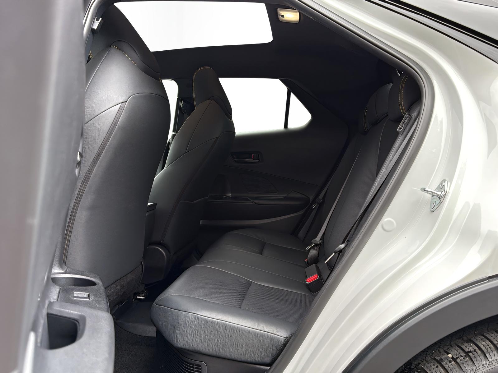 TOYOTA C-HR 2.0 PHEV Style Premiere-image-10