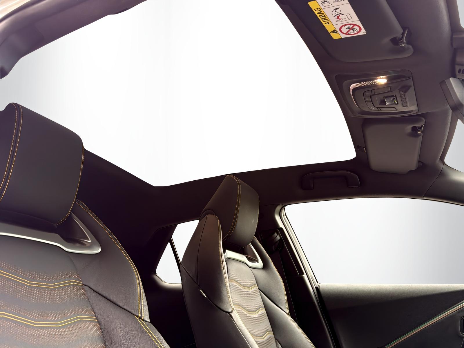 TOYOTA C-HR 2.0 PHEV Style Premiere-image-9