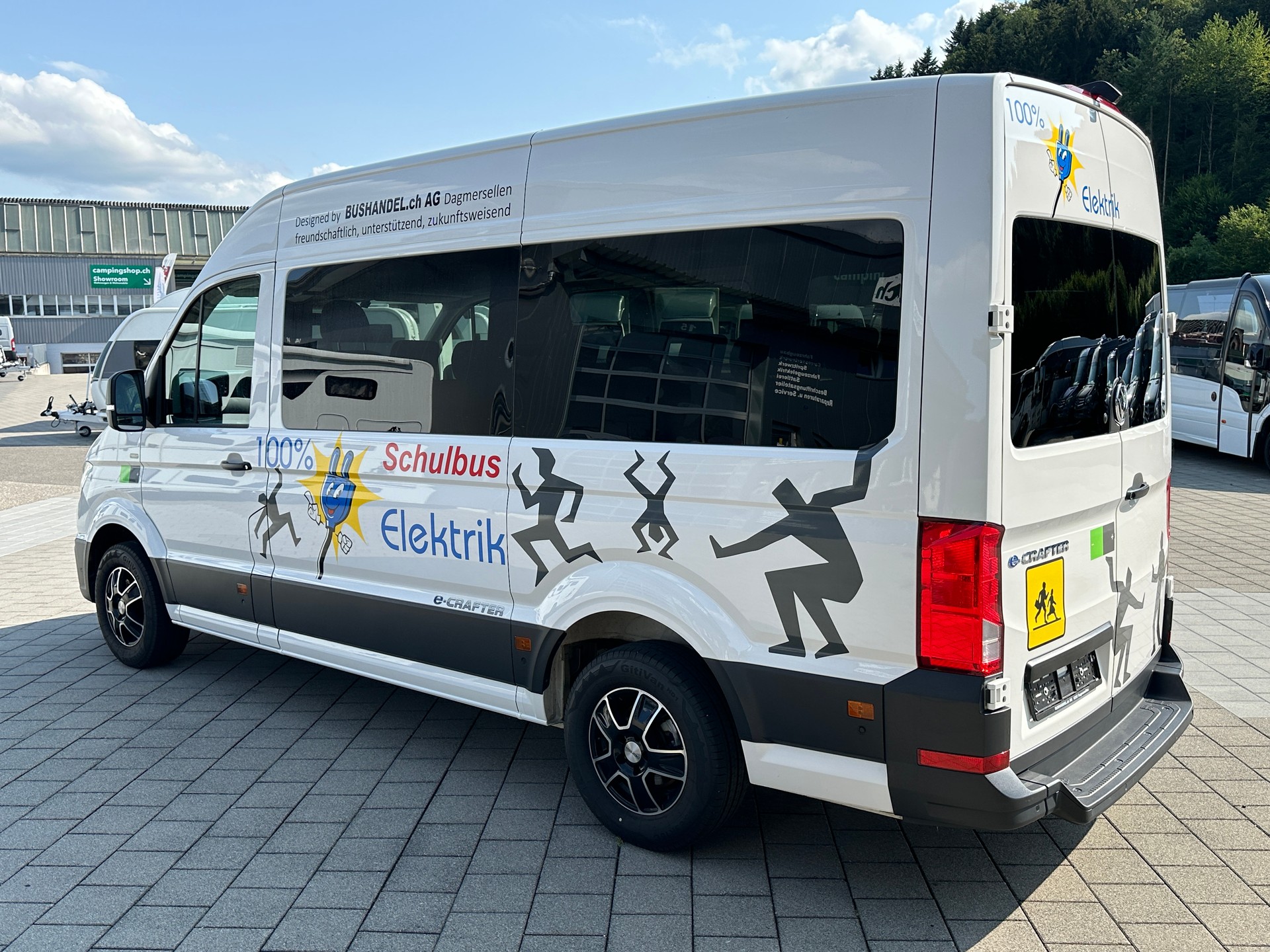 VW eCrafter weiss Schulbus mit 21+1 Sitzplätze-image-1